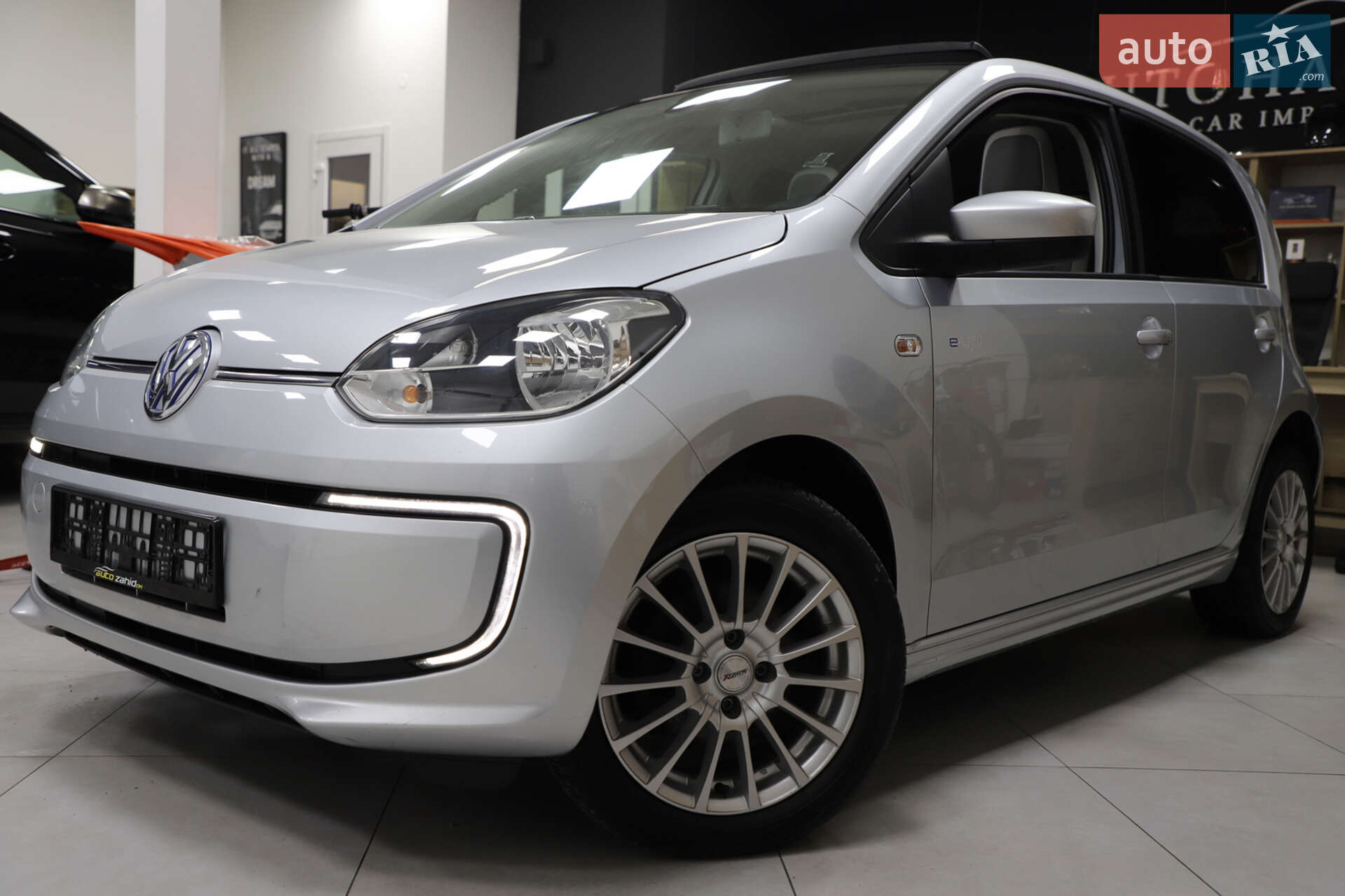 Volkswagen e-Up 2013 VIN WVWZZZAAZED900525 фото оголошення 3 з 90