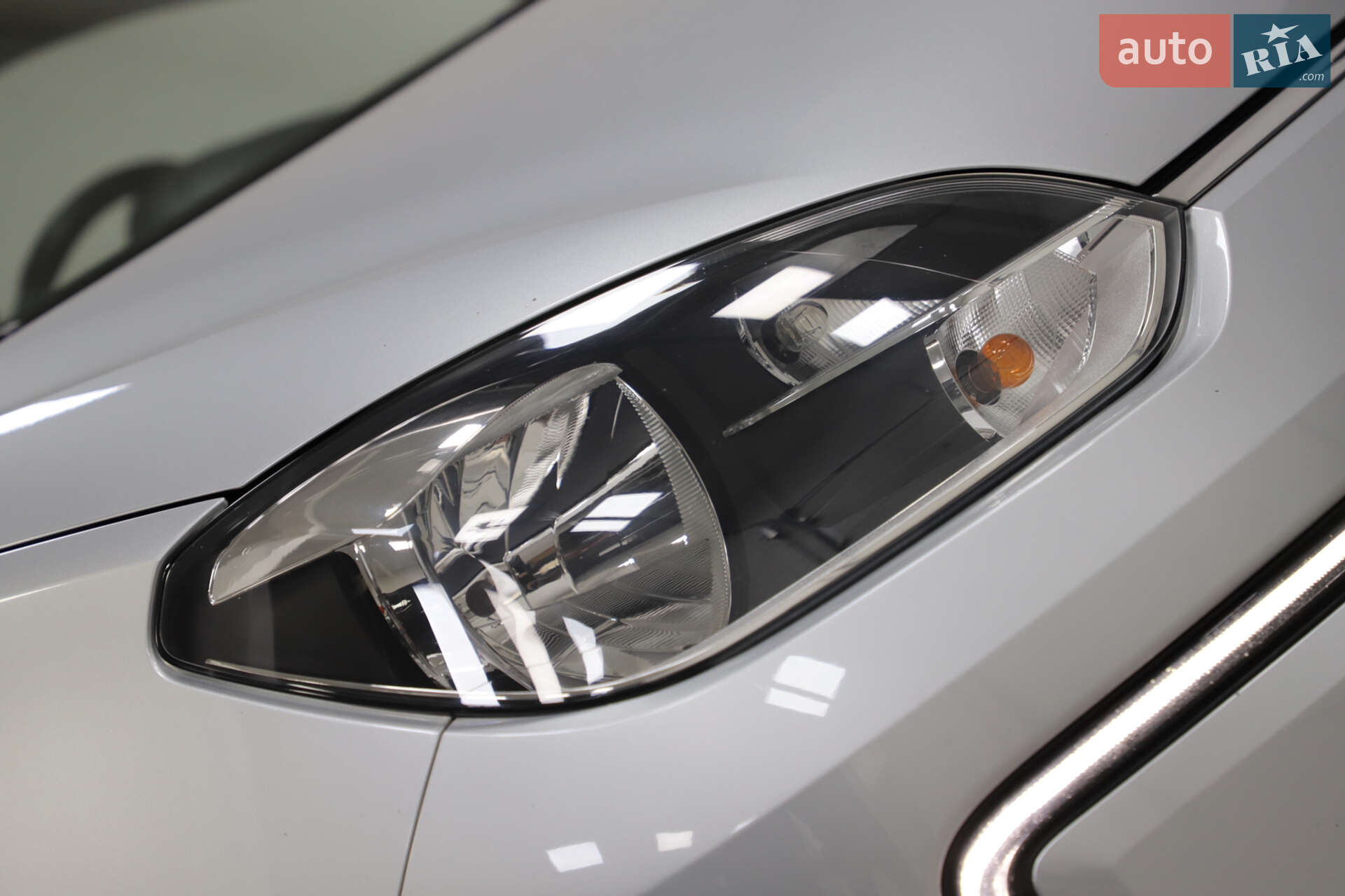 Volkswagen e-Up 2013 VIN WVWZZZAAZED900525 фото оголошення 13 з 90