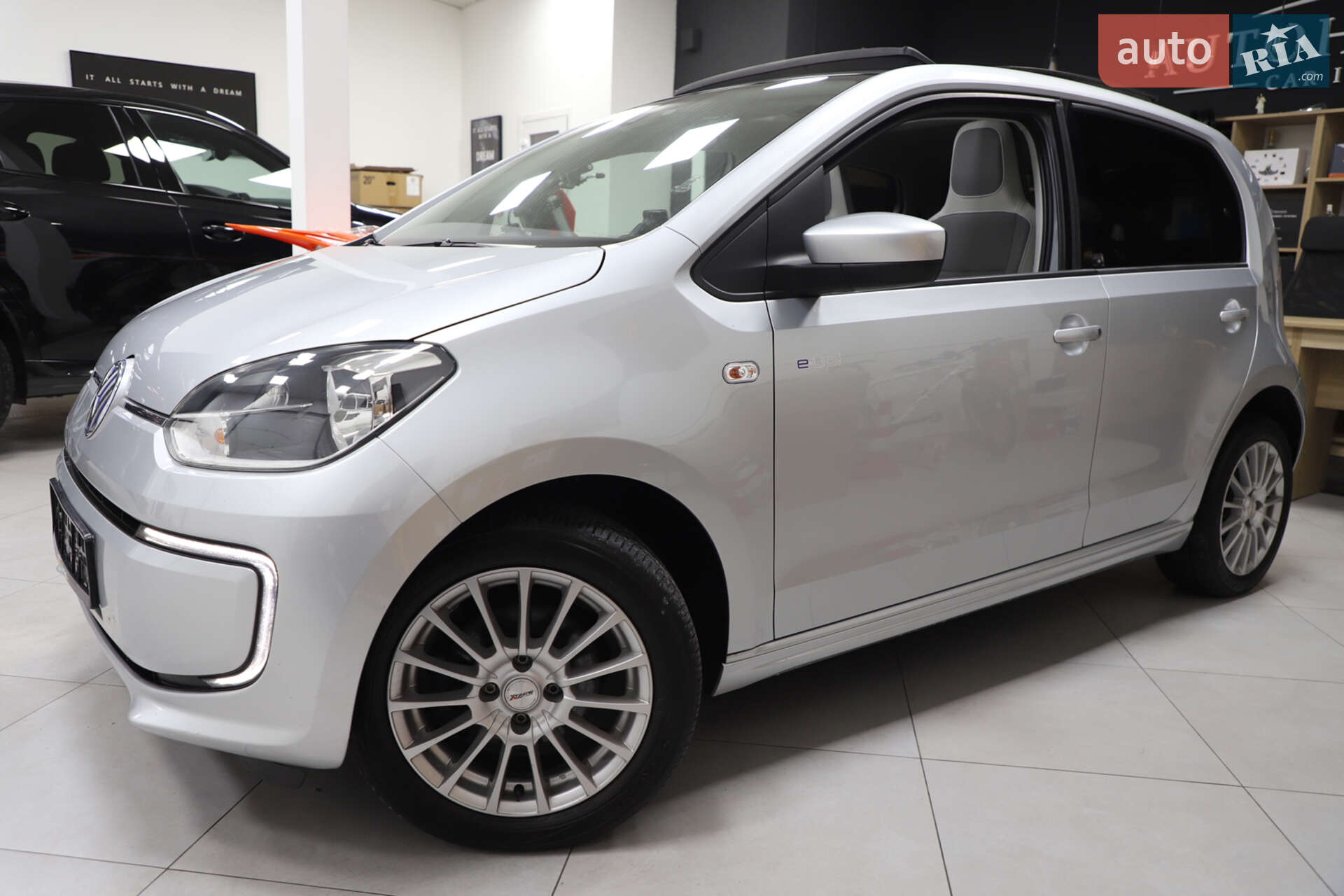 Volkswagen e-Up 2013 VIN WVWZZZAAZED900525 фото оголошення 19 з 90
