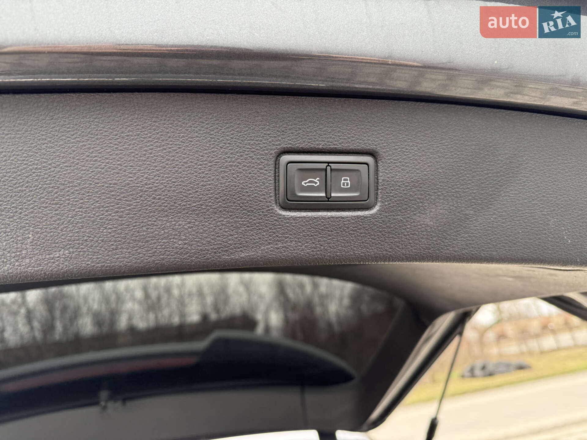 Audi Q7 2018 VIN WAUZZZ4M1KD015601 фото оголошення 16 з 43