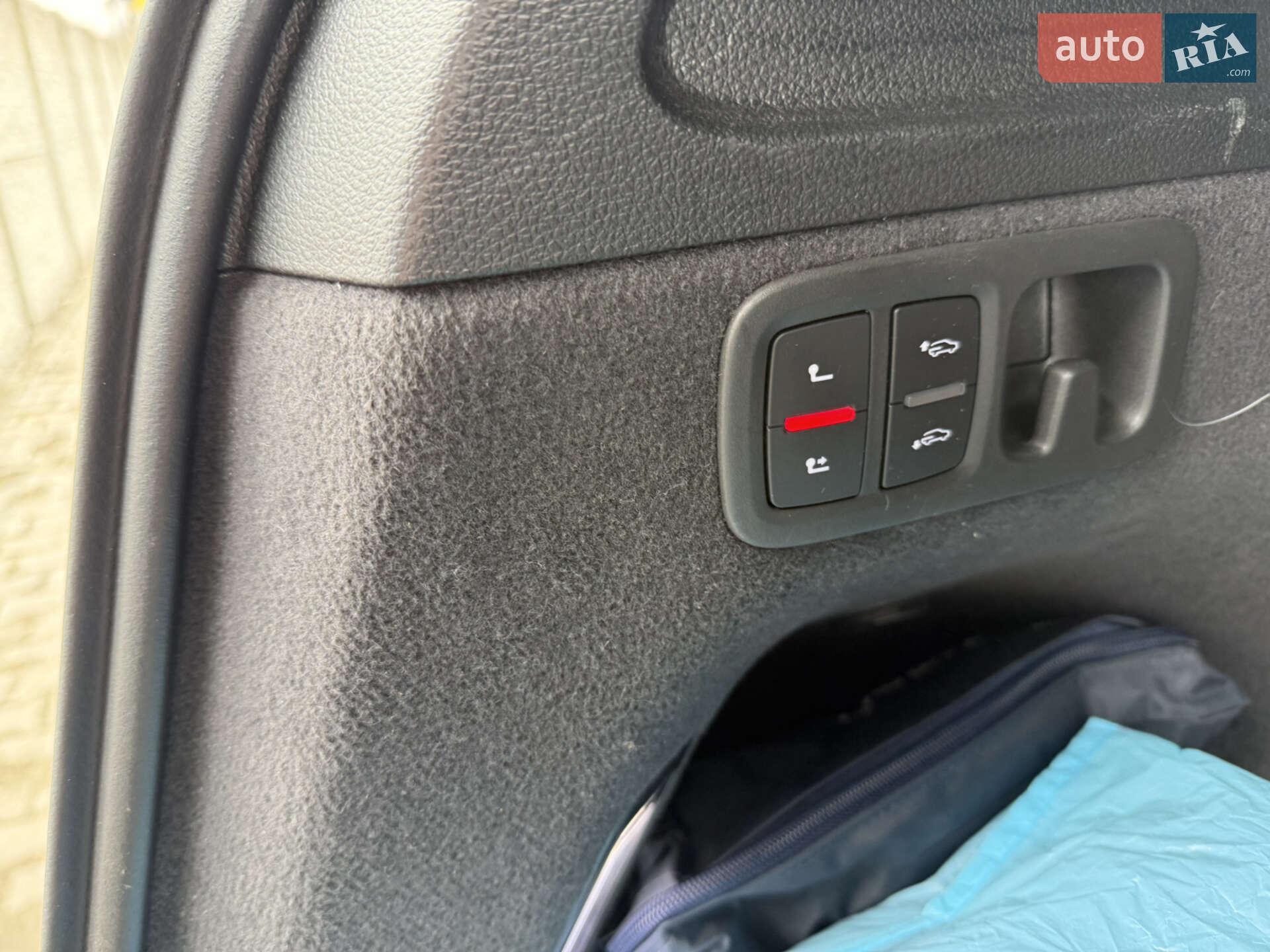 Audi Q7 2018 VIN WAUZZZ4M1KD015601 фото оголошення 17 з 43