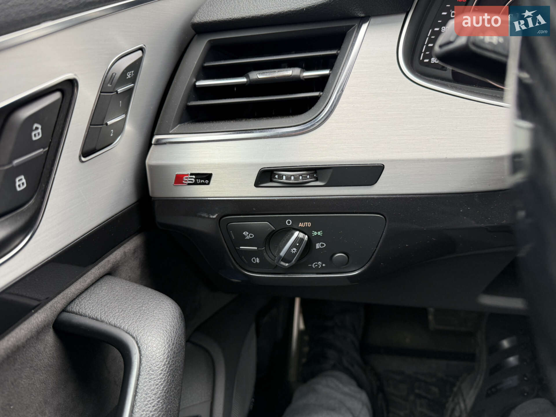 Audi Q7 2018 VIN WAUZZZ4M1KD015601 фото оголошення 21 з 43