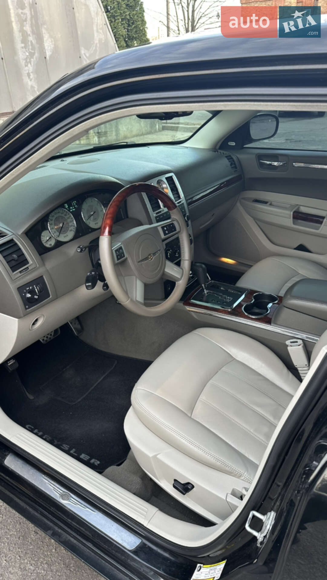 Chrysler 300C 2008 VIN 1C3H8E3G88Y105615 фото оголошення 2 з 37