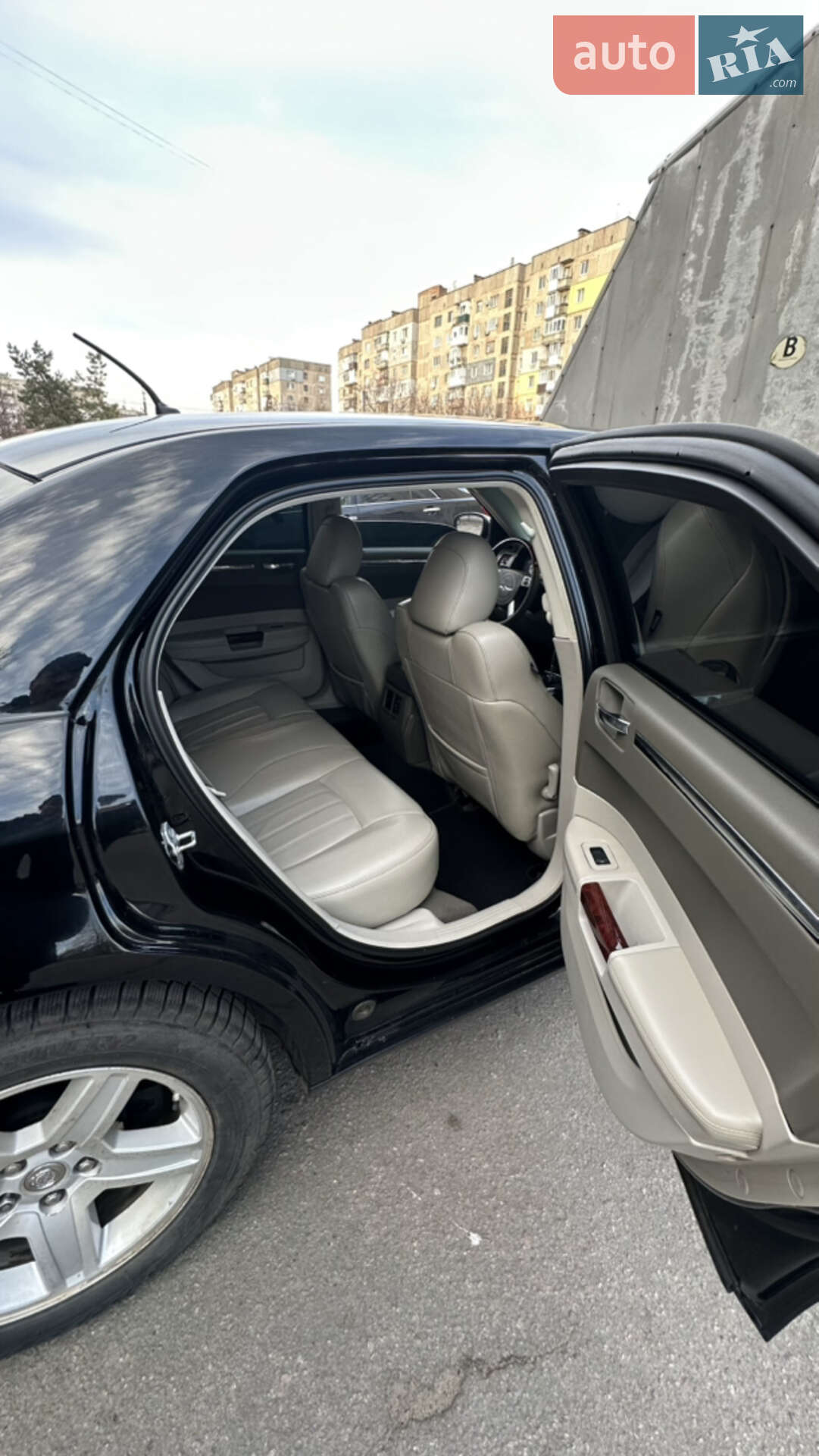 Chrysler 300C 2008 VIN 1C3H8E3G88Y105615 фото оголошення 10 з 37