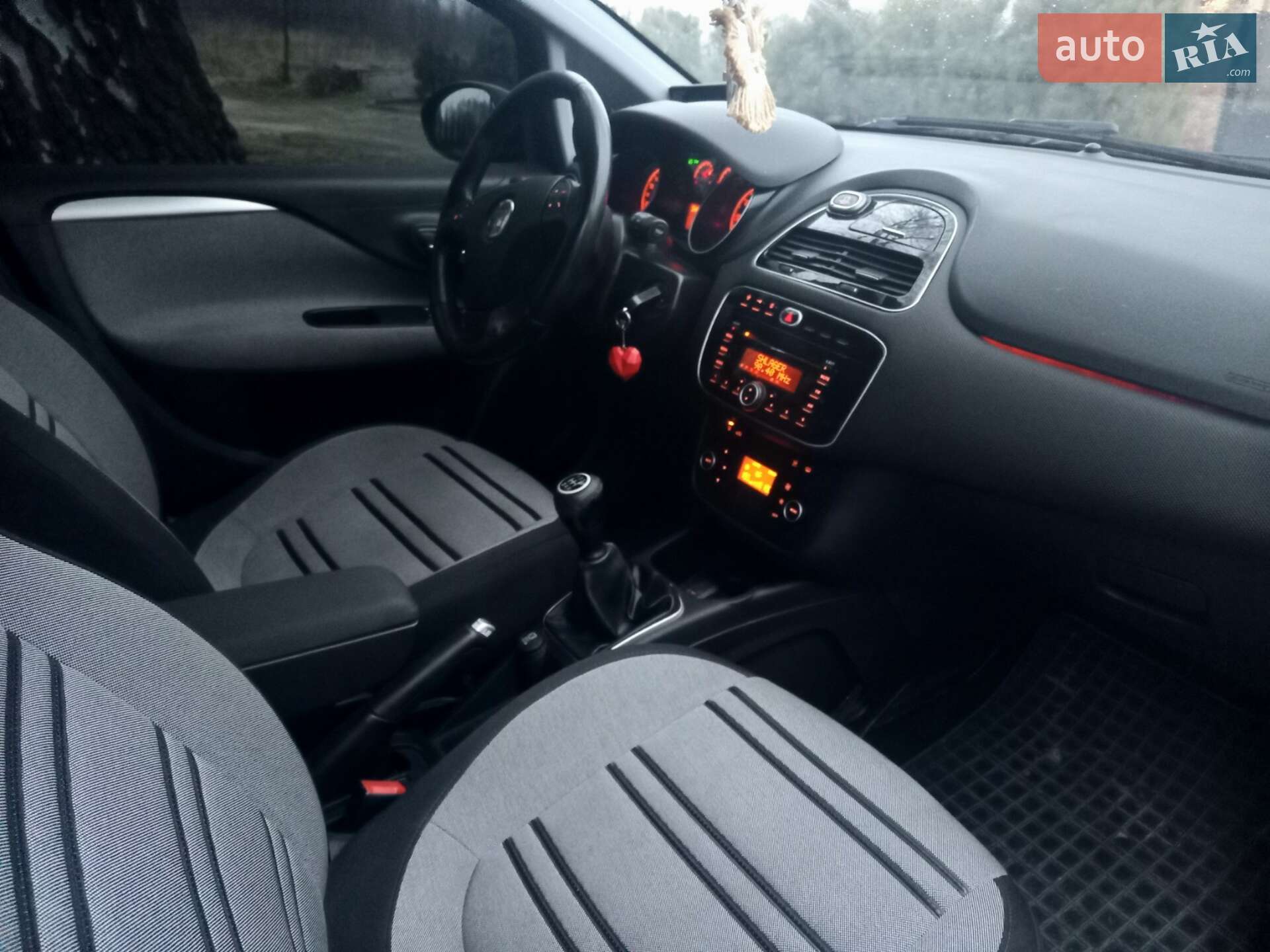 Fiat Punto 2010 VIN ZFA19900000700565 фото оголошення 2 з 8