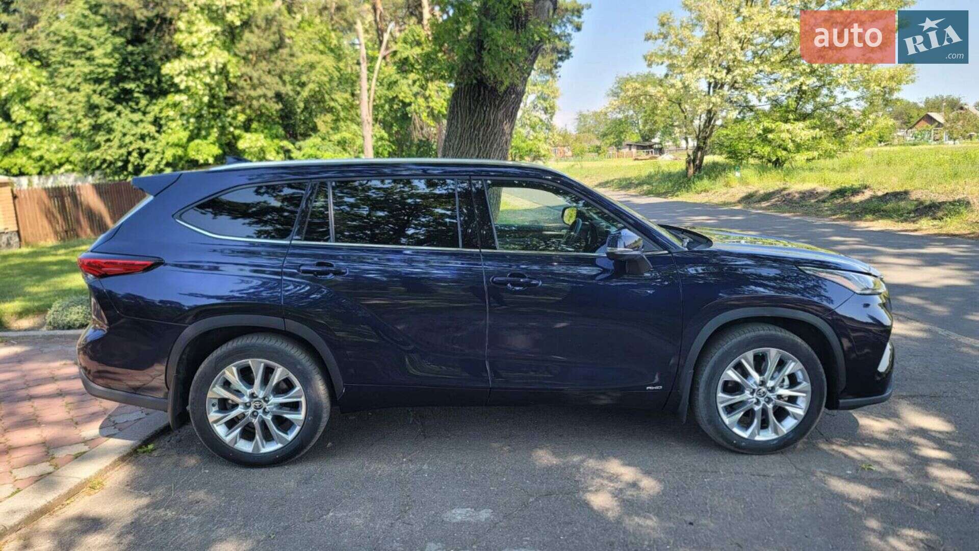 Toyota Highlander 2022 VIN 5TDXBRCH5NS555187 фото оголошення 3 з 53