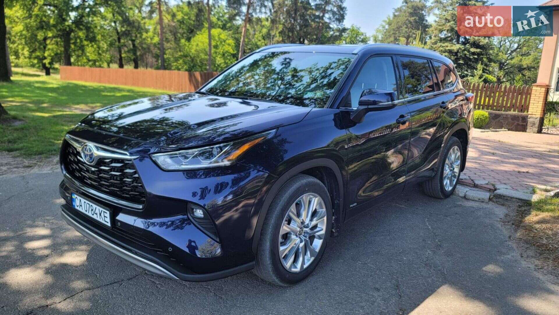 Toyota Highlander 2022 VIN 5TDXBRCH5NS555187 фото оголошення 2 з 53