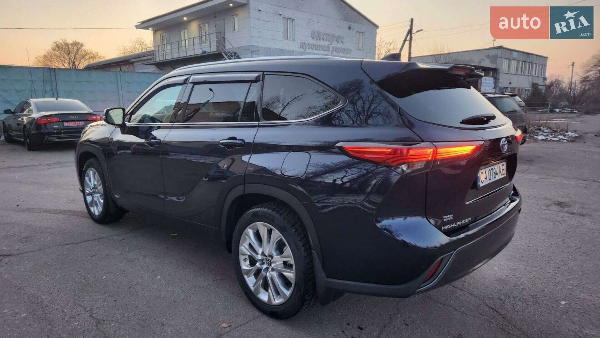 Toyota Highlander 2022 VIN 5TDXBRCH5NS555187 фото оголошення 12 з 53