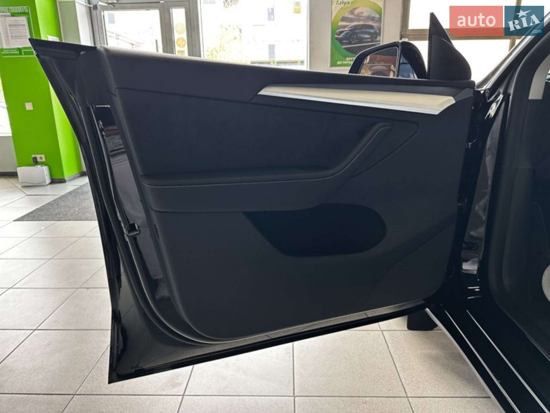 Tesla Model Y 2023 VIN XP7YGCEL1PB112383 фото оголошення 4 з 20