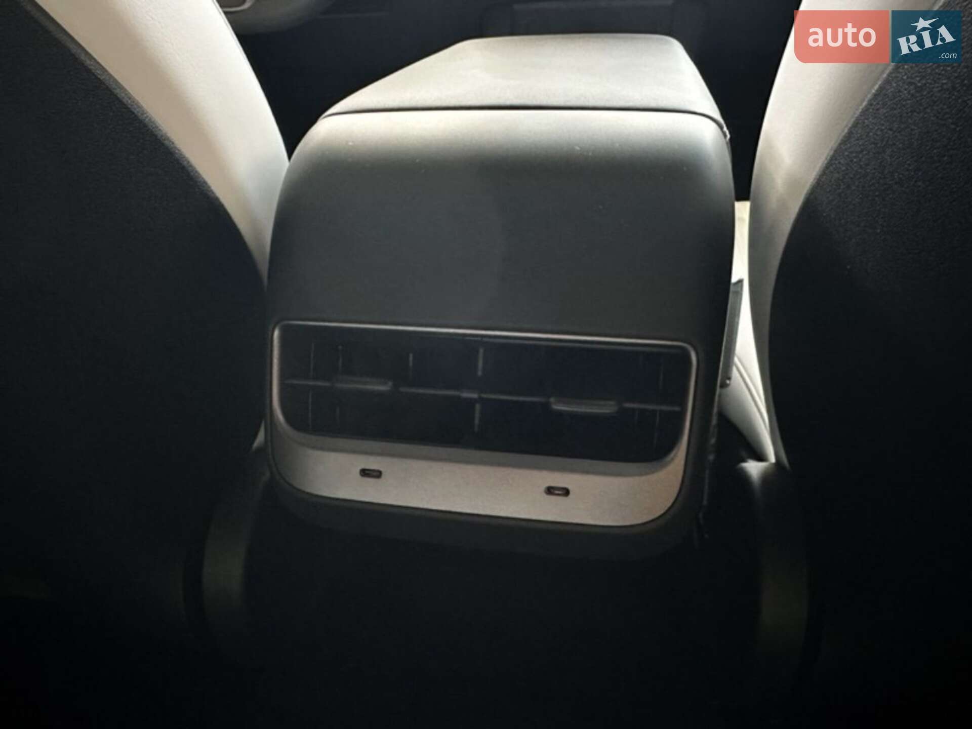 Tesla Model Y 2023 VIN XP7YGCEL1PB112383 фото оголошення 11 з 20