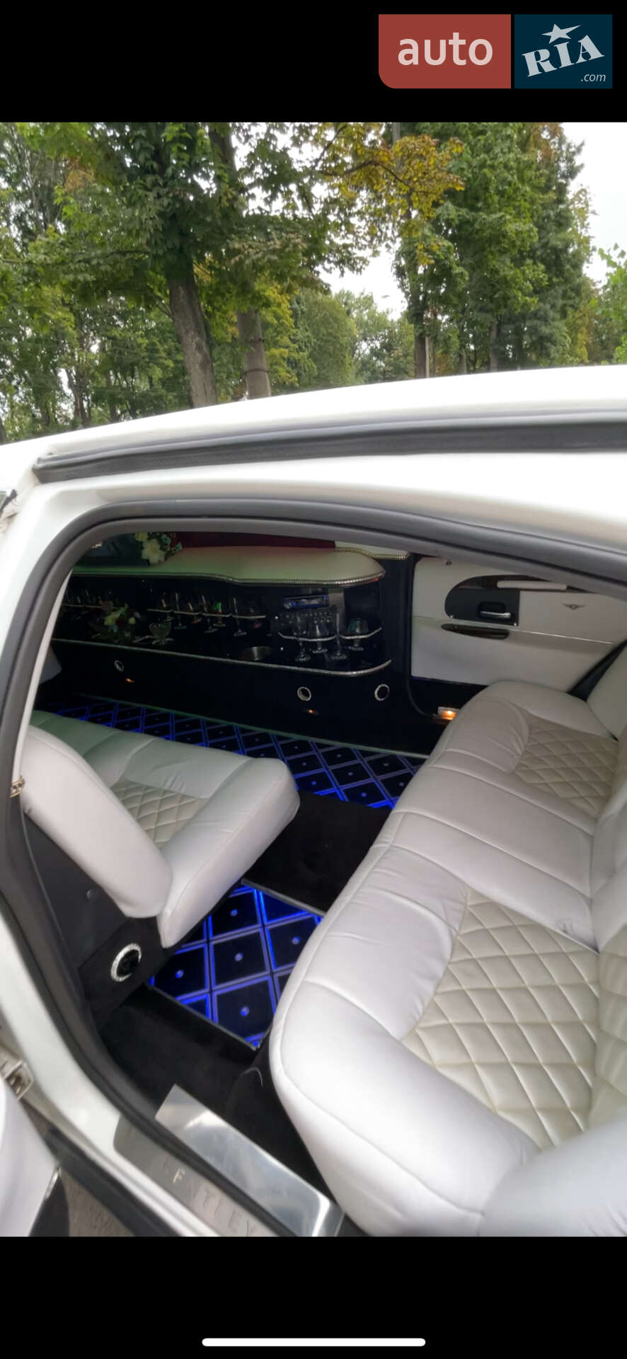 Lincoln Town Car 2000 VIN 1LNHM81W6YY796223 фото оголошення 8 з 22