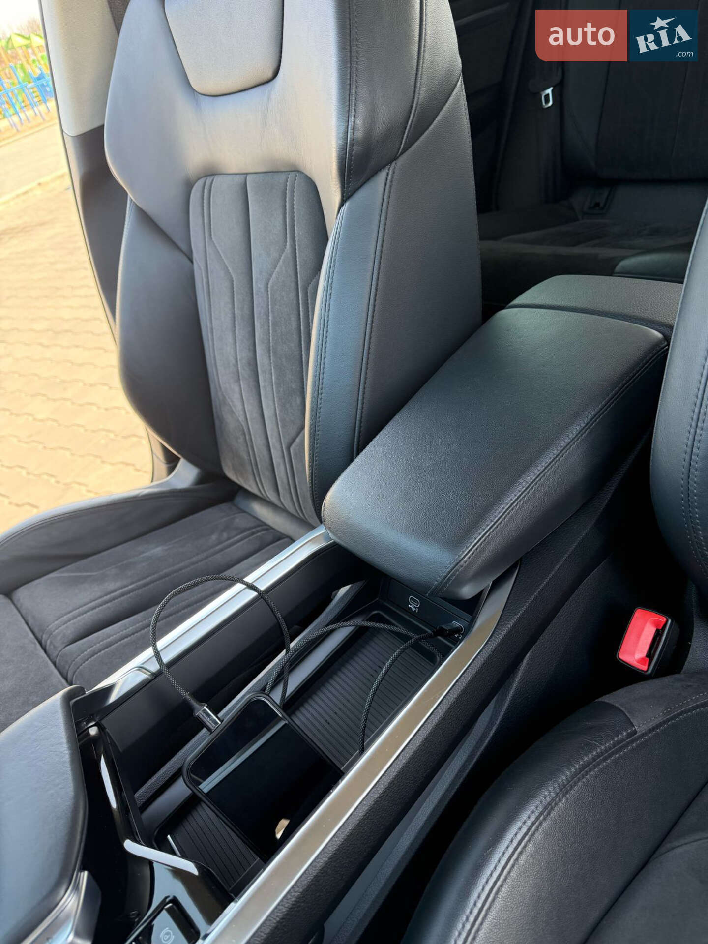 Audi e-tron 2021 VIN WAUZZZGE9MB042256 фото оголошення 2 з 37