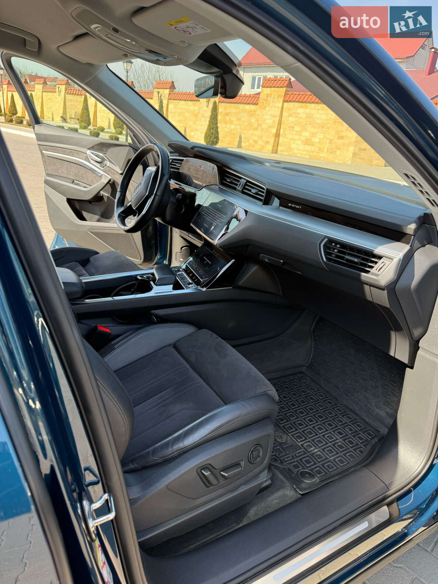 Audi e-tron 2021 VIN WAUZZZGE9MB042256 фото оголошення 10 з 37