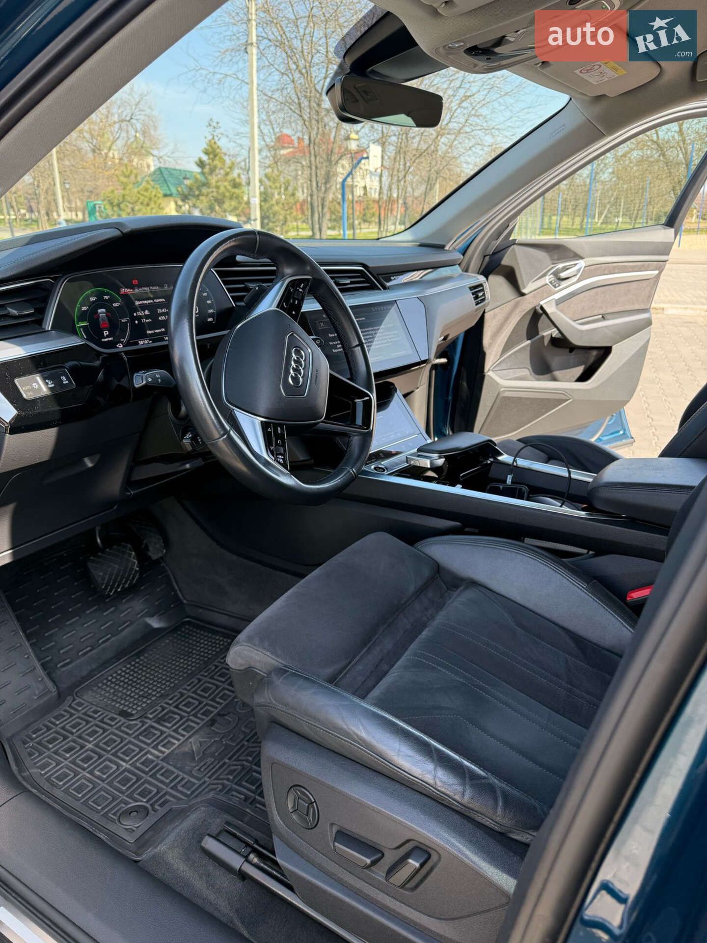 Audi e-tron 2021 VIN WAUZZZGE9MB042256 фото оголошення 25 з 37