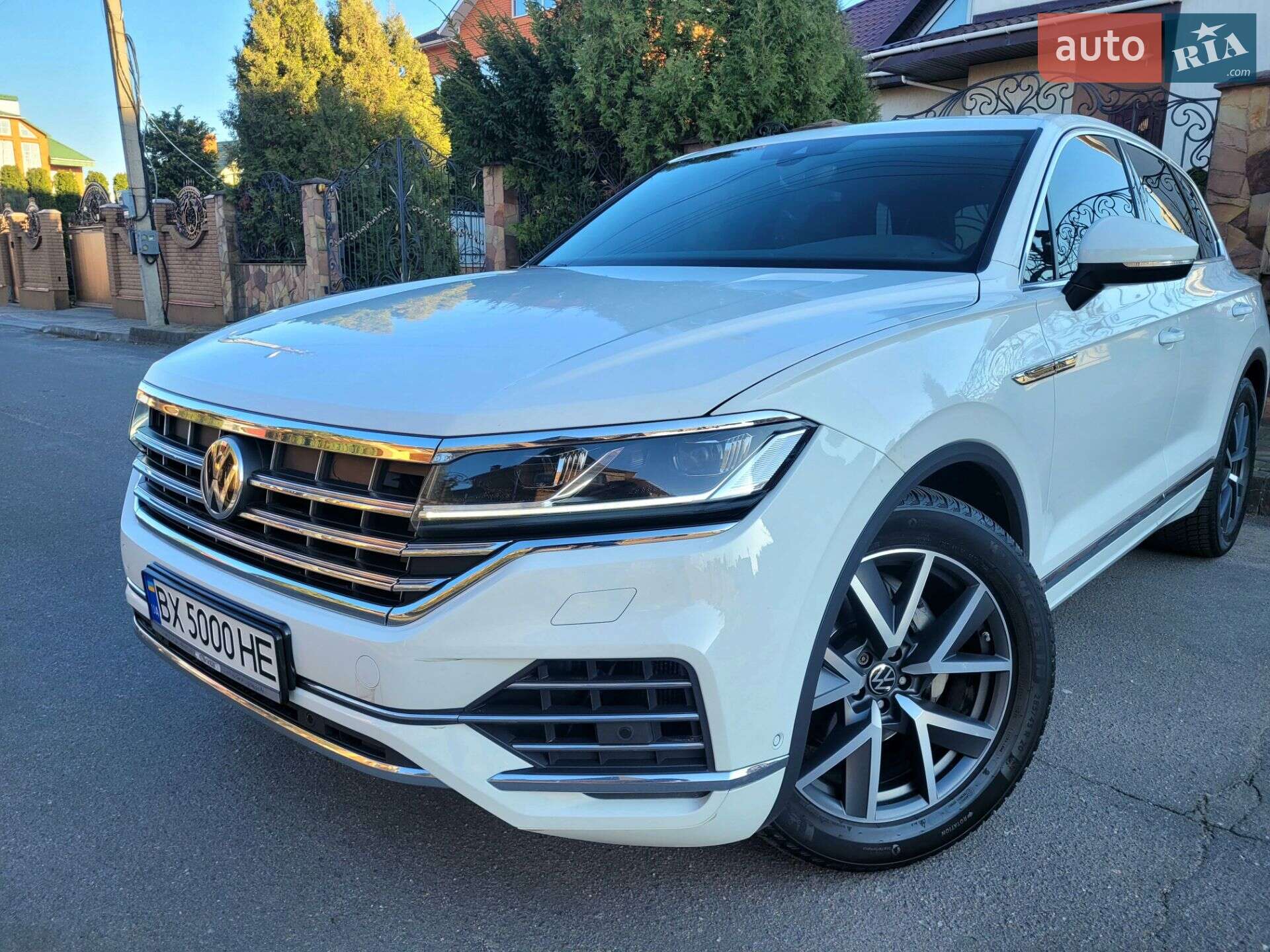 Volkswagen Touareg 2018 VIN WVGZZZCRZJD007231 фото оголошення 3 з 57