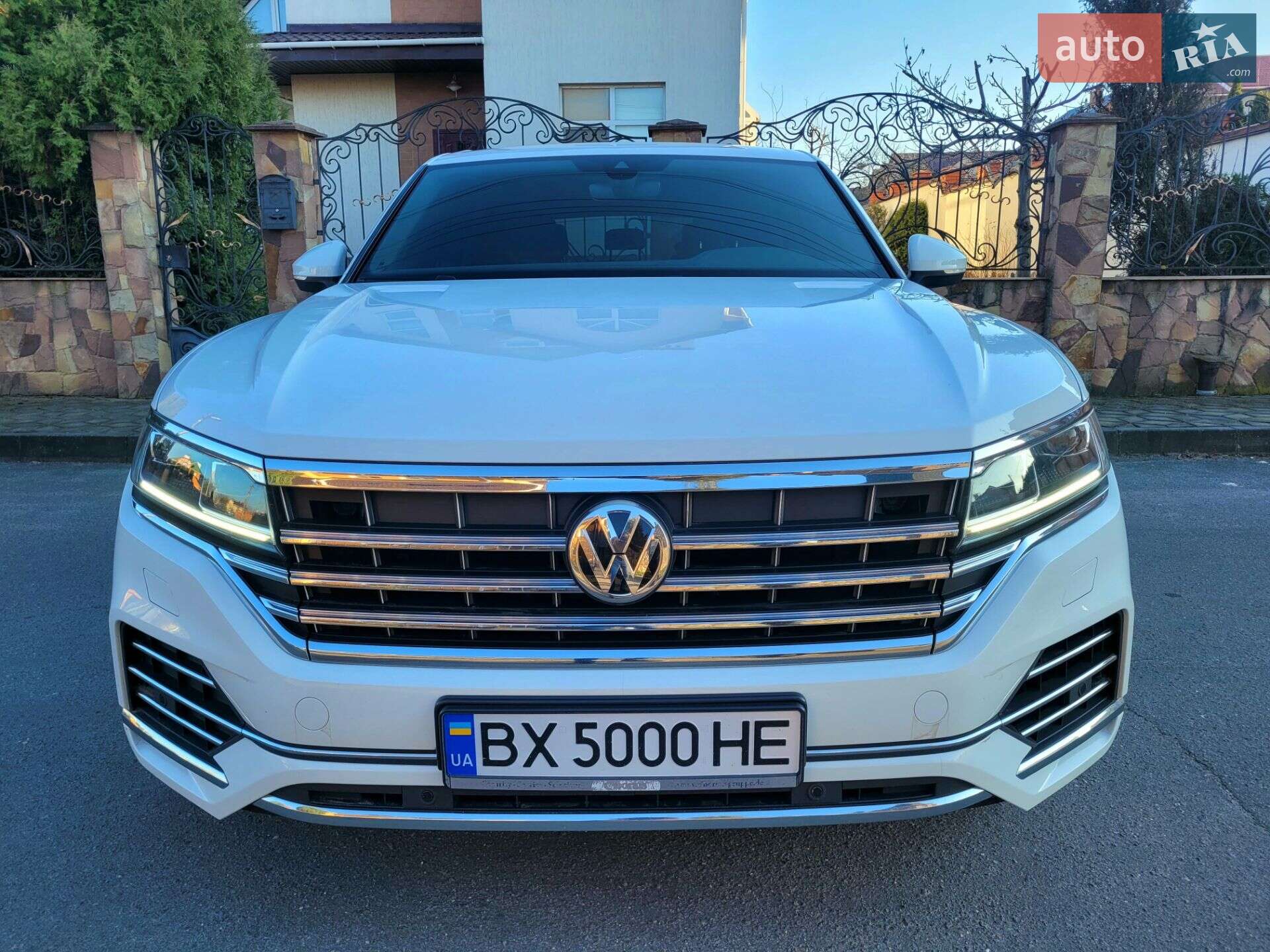 Volkswagen Touareg 2018 VIN WVGZZZCRZJD007231 фото оголошення 5 з 57