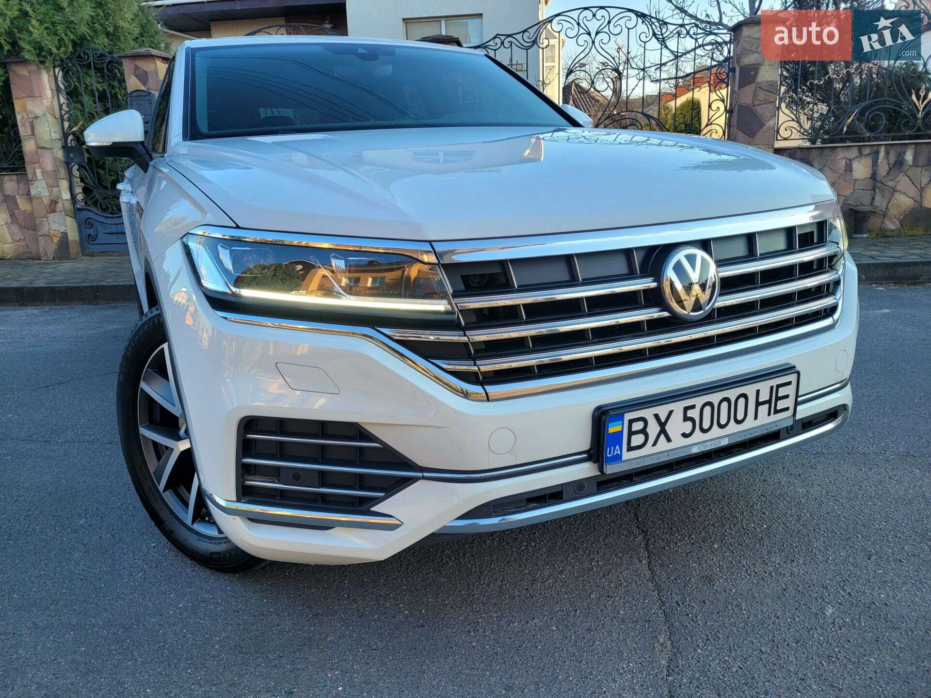 Volkswagen Touareg 2018 VIN WVGZZZCRZJD007231 фото оголошення 6 з 57