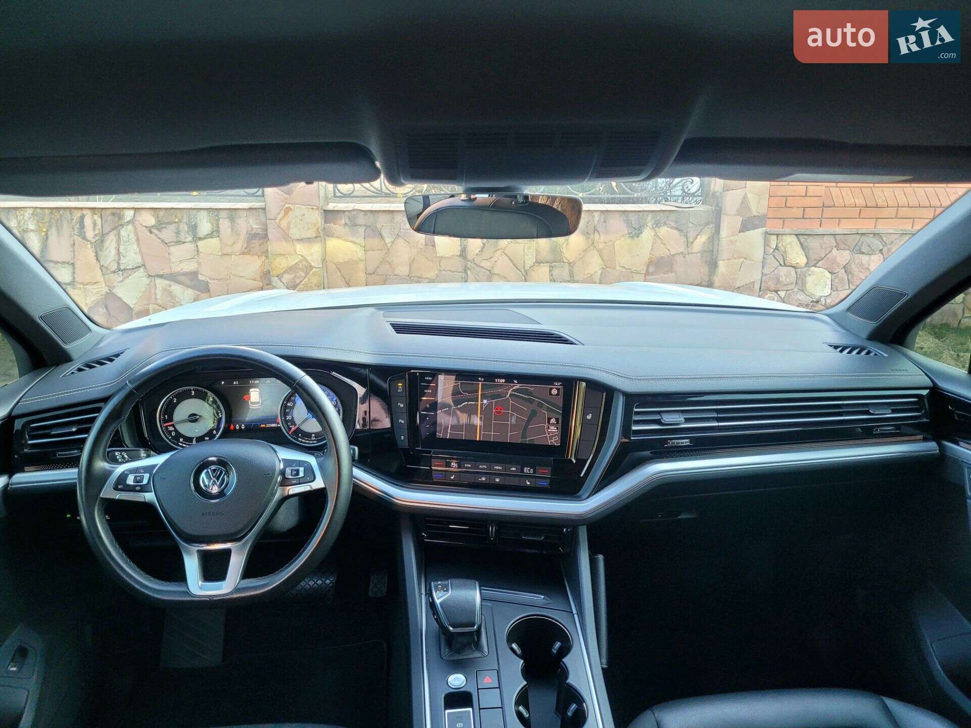 Volkswagen Touareg 2018 VIN WVGZZZCRZJD007231 фото оголошення 19 з 57