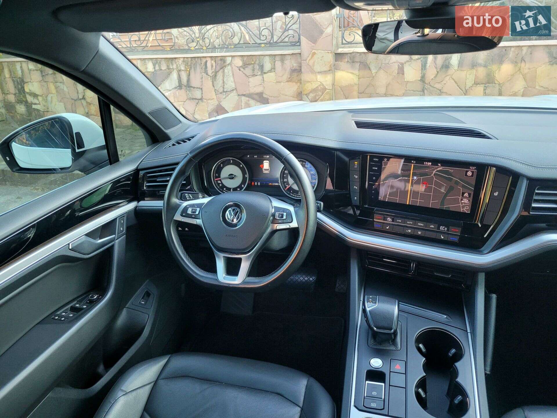 Volkswagen Touareg 2018 VIN WVGZZZCRZJD007231 фото оголошення 20 з 57