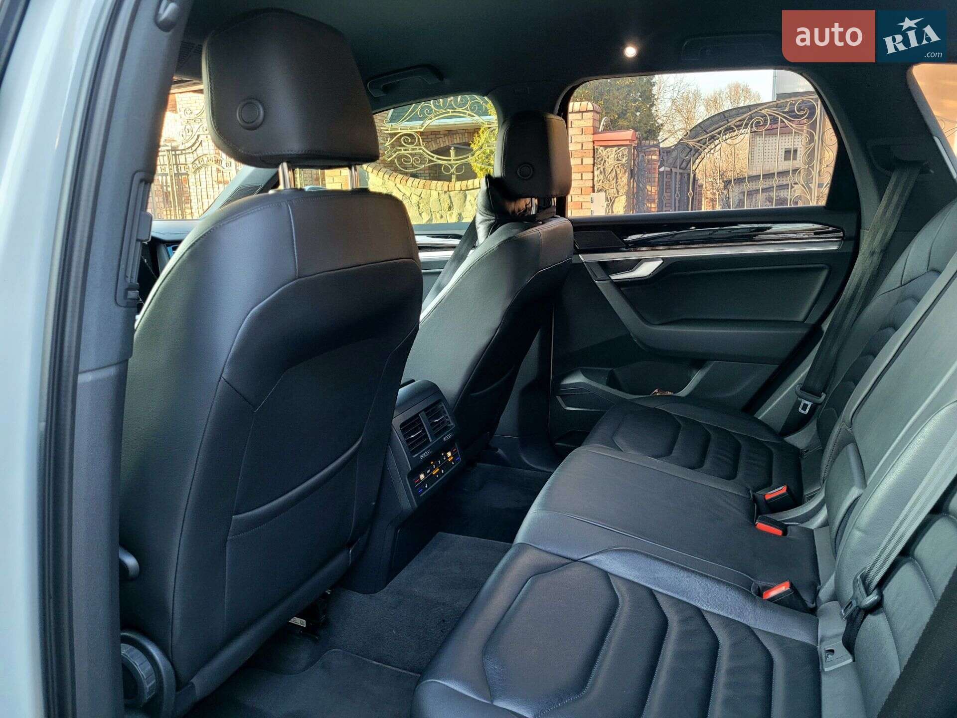 Volkswagen Touareg 2018 VIN WVGZZZCRZJD007231 фото оголошення 23 з 57