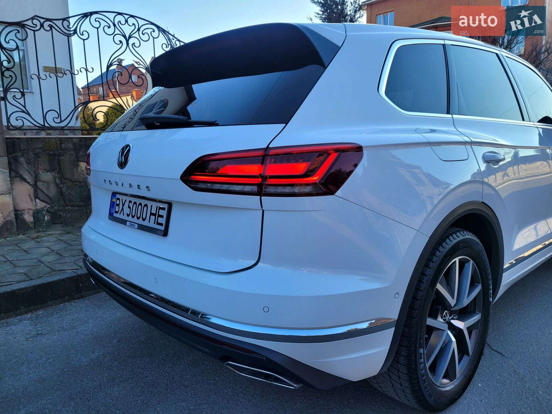 Volkswagen Touareg 2018 VIN WVGZZZCRZJD007231 фото оголошення 16 з 57