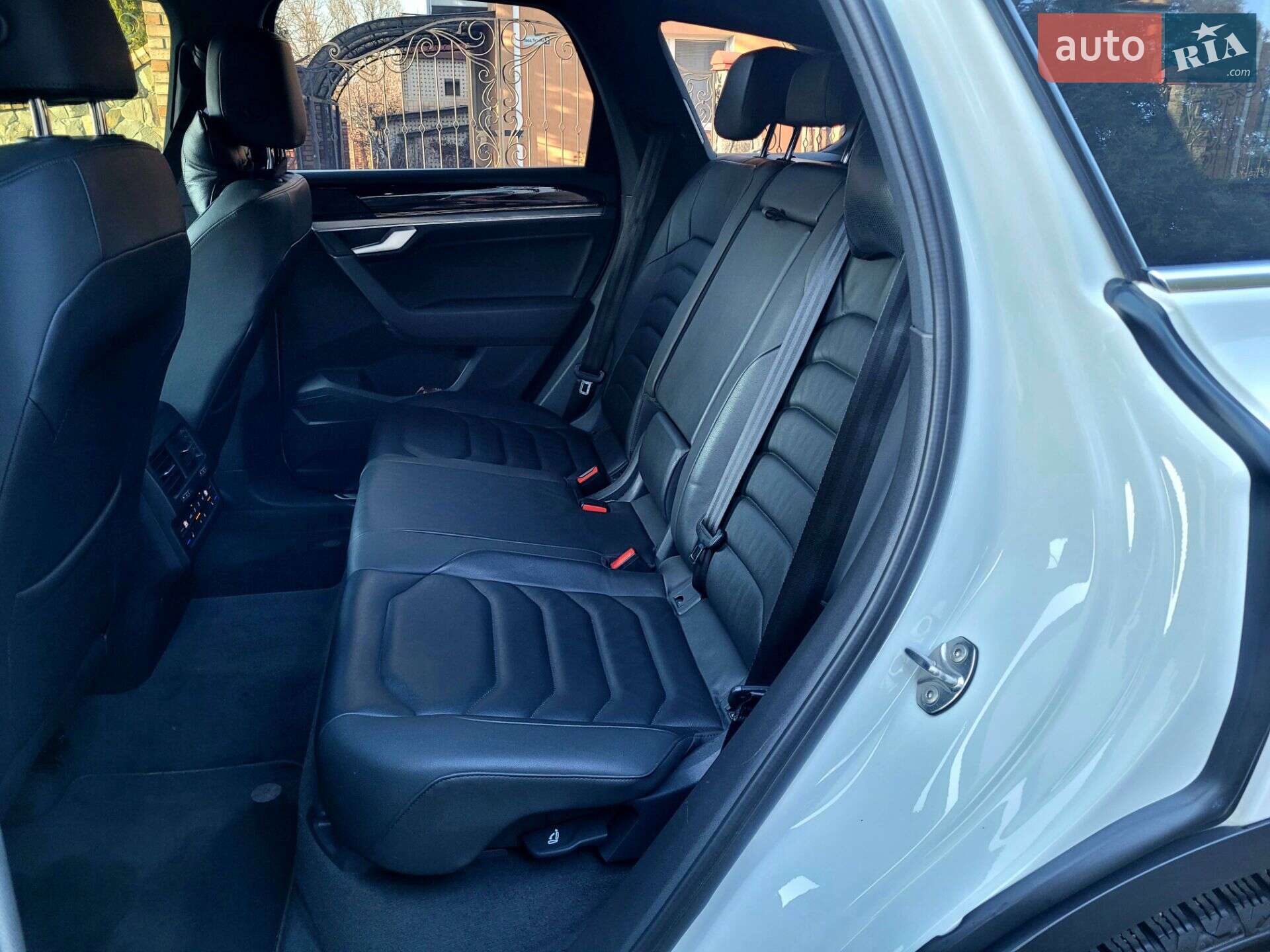 Volkswagen Touareg 2018 VIN WVGZZZCRZJD007231 фото оголошення 24 з 57