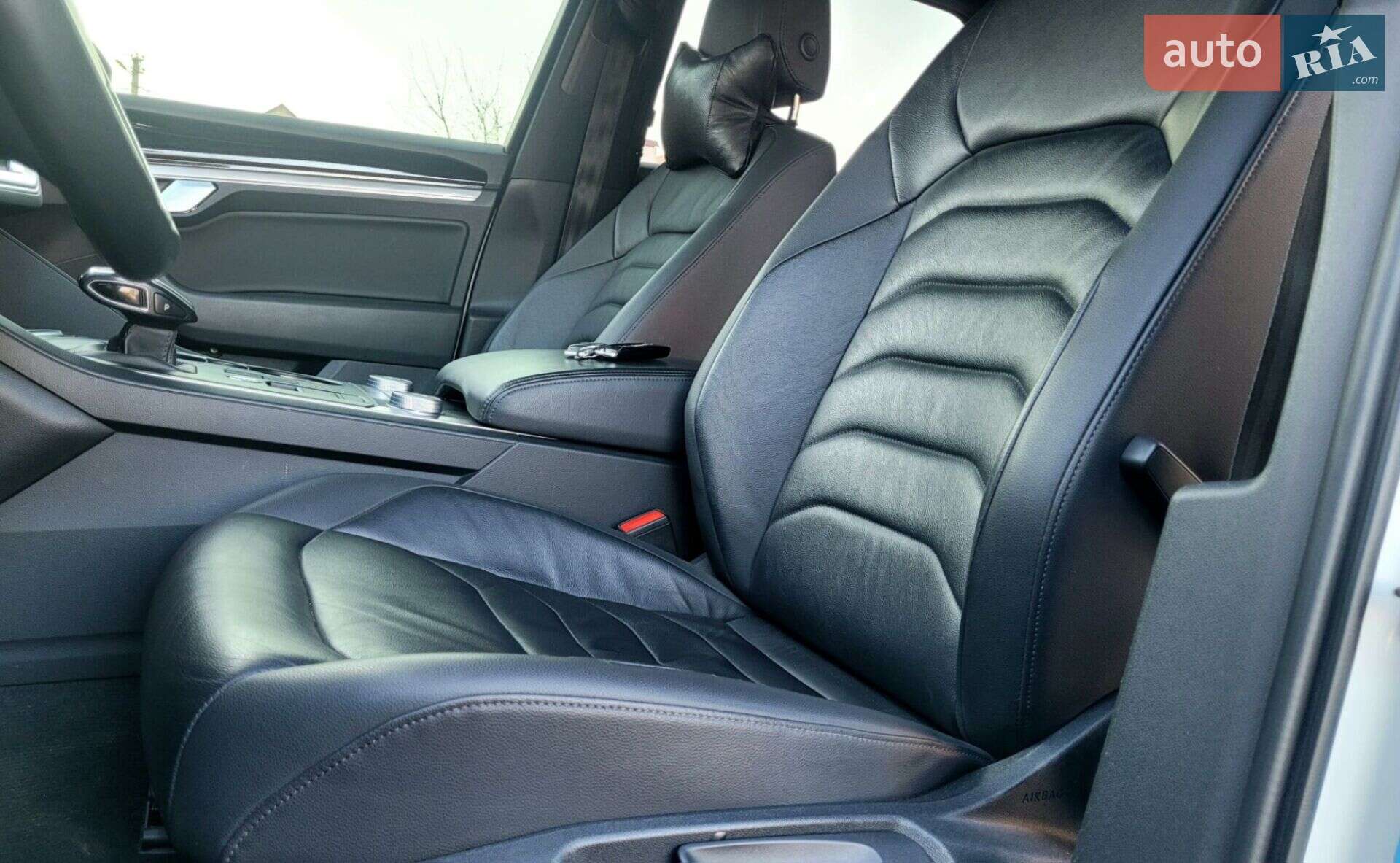 Volkswagen Touareg 2018 VIN WVGZZZCRZJD007231 фото оголошення 26 з 57