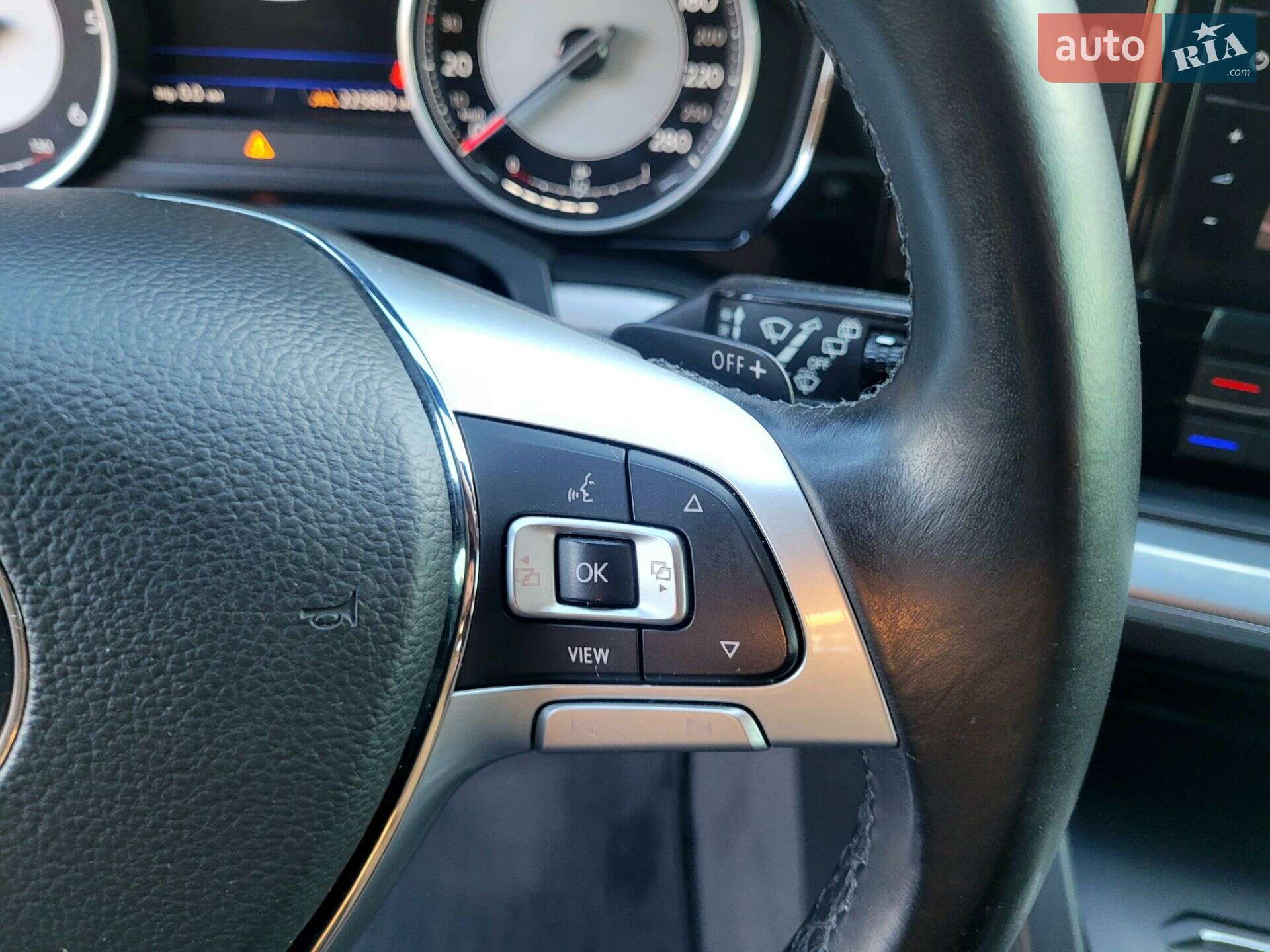 Volkswagen Touareg 2018 VIN WVGZZZCRZJD007231 фото оголошення 30 з 57
