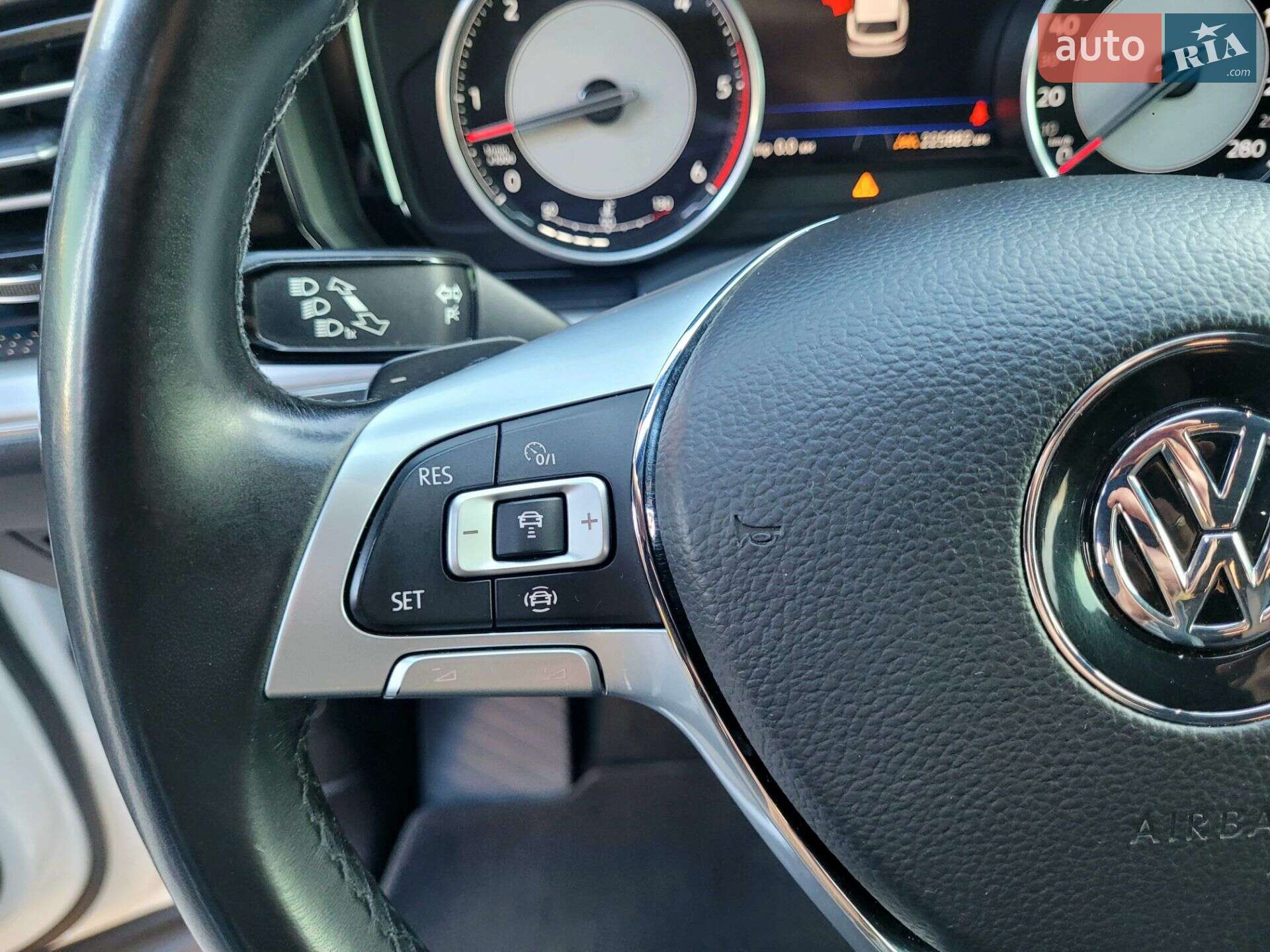 Volkswagen Touareg 2018 VIN WVGZZZCRZJD007231 фото оголошення 31 з 57