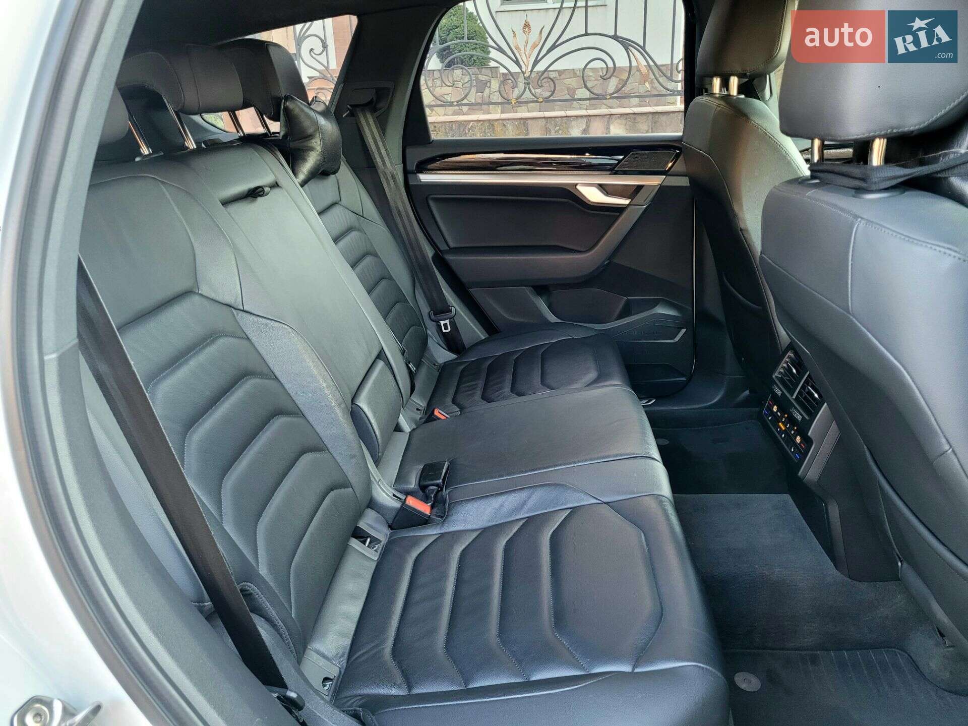 Volkswagen Touareg 2018 VIN WVGZZZCRZJD007231 фото оголошення 25 з 57