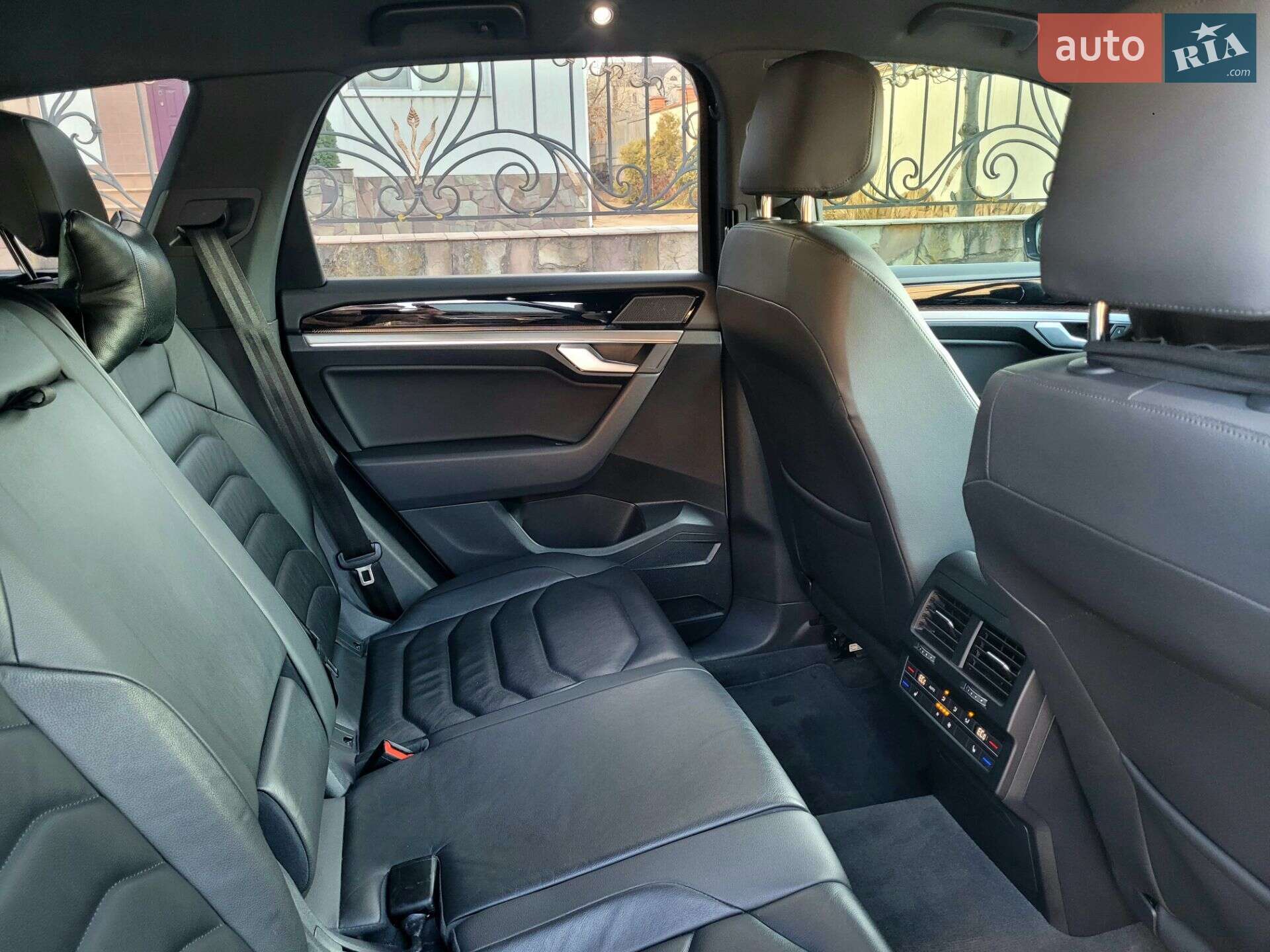 Volkswagen Touareg 2018 VIN WVGZZZCRZJD007231 фото оголошення 36 з 57