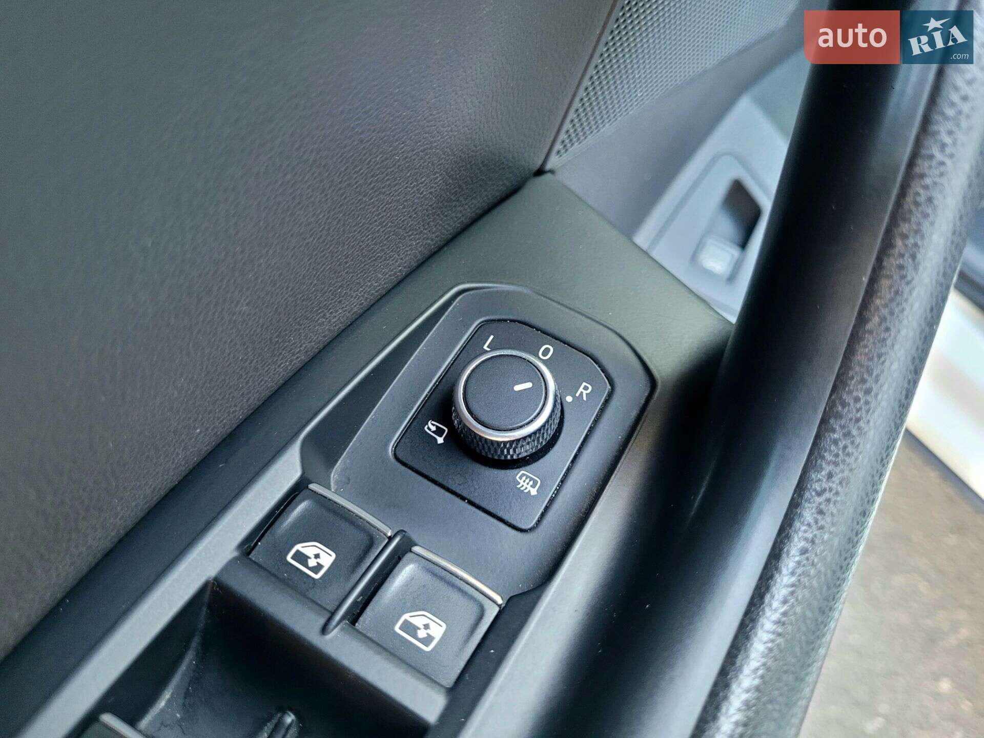 Volkswagen Touareg 2018 VIN WVGZZZCRZJD007231 фото оголошення 34 з 57