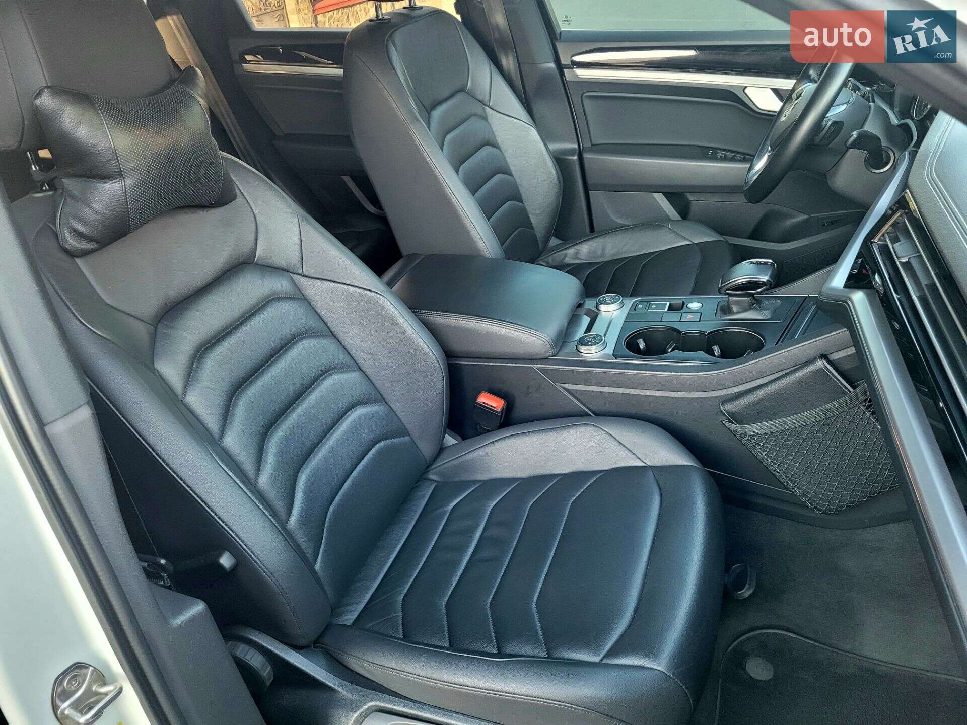 Volkswagen Touareg 2018 VIN WVGZZZCRZJD007231 фото оголошення 28 з 57