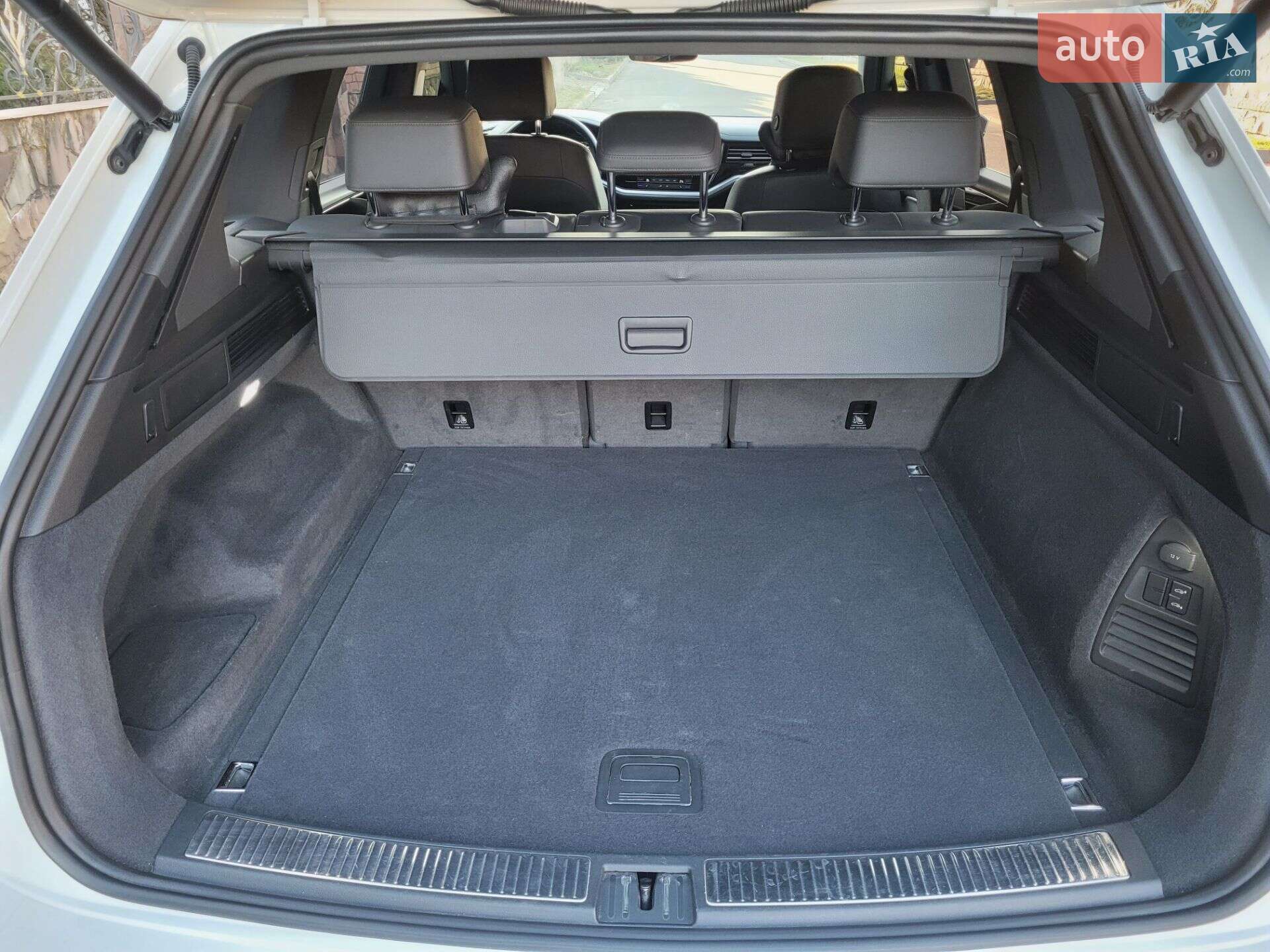 Volkswagen Touareg 2018 VIN WVGZZZCRZJD007231 фото оголошення 37 з 57