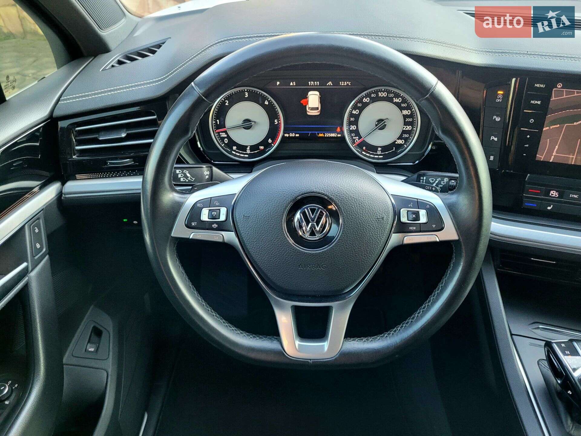 Volkswagen Touareg 2018 VIN WVGZZZCRZJD007231 фото оголошення 45 з 57