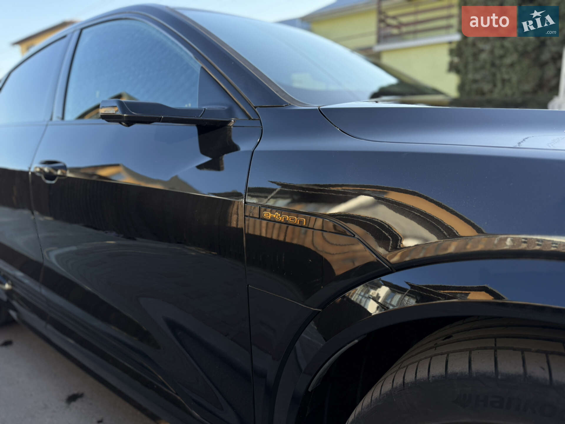Audi e-tron 2022 VIN WAUZZZGE9NB040282 фото оголошення 4 з 28