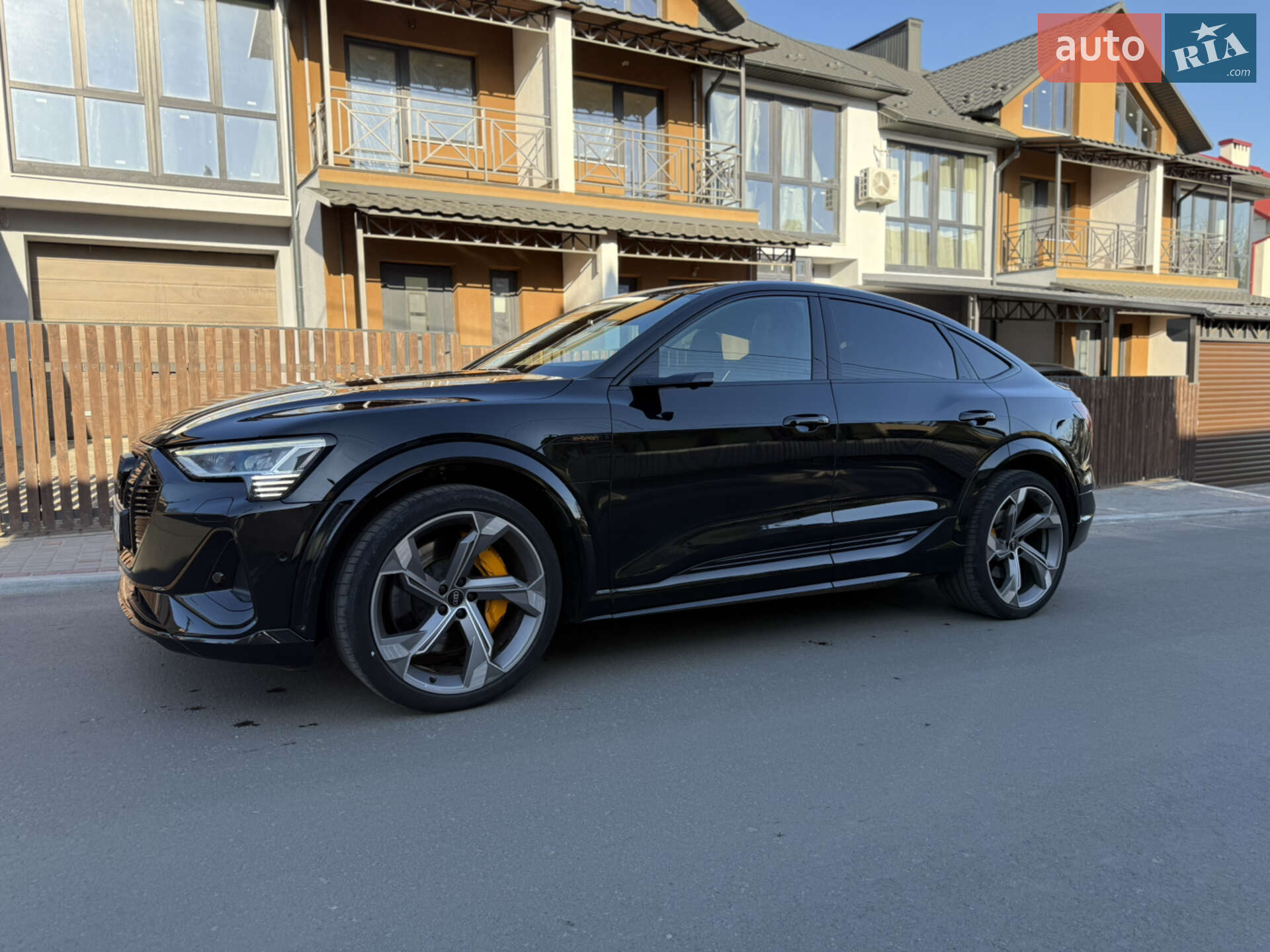 Audi e-tron 2022 VIN WAUZZZGE9NB040282 фото оголошення 5 з 28