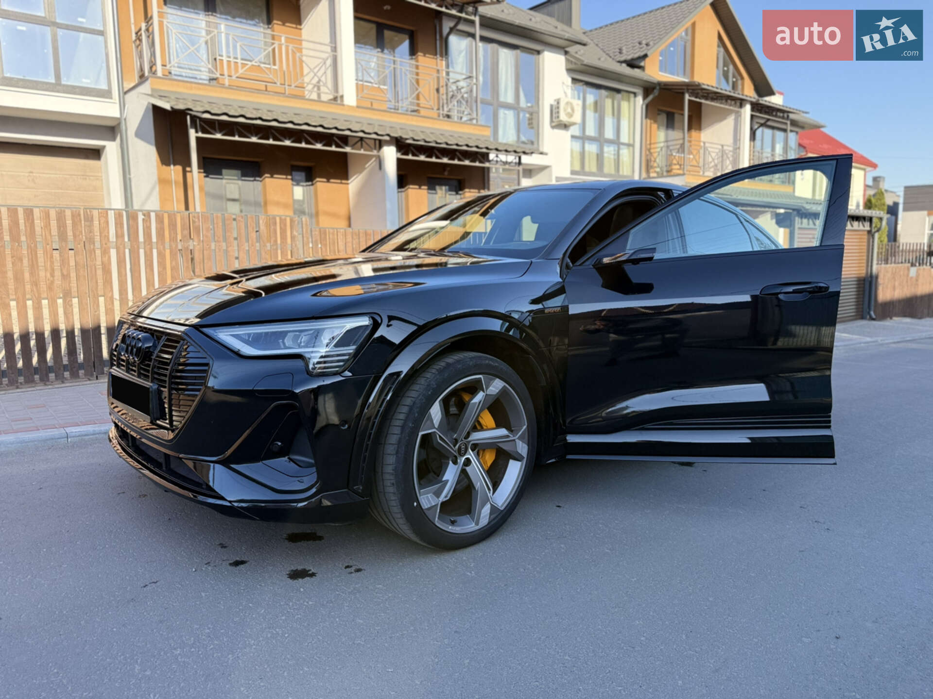 Audi e-tron 2022 VIN WAUZZZGE9NB040282 фото оголошення 11 з 28