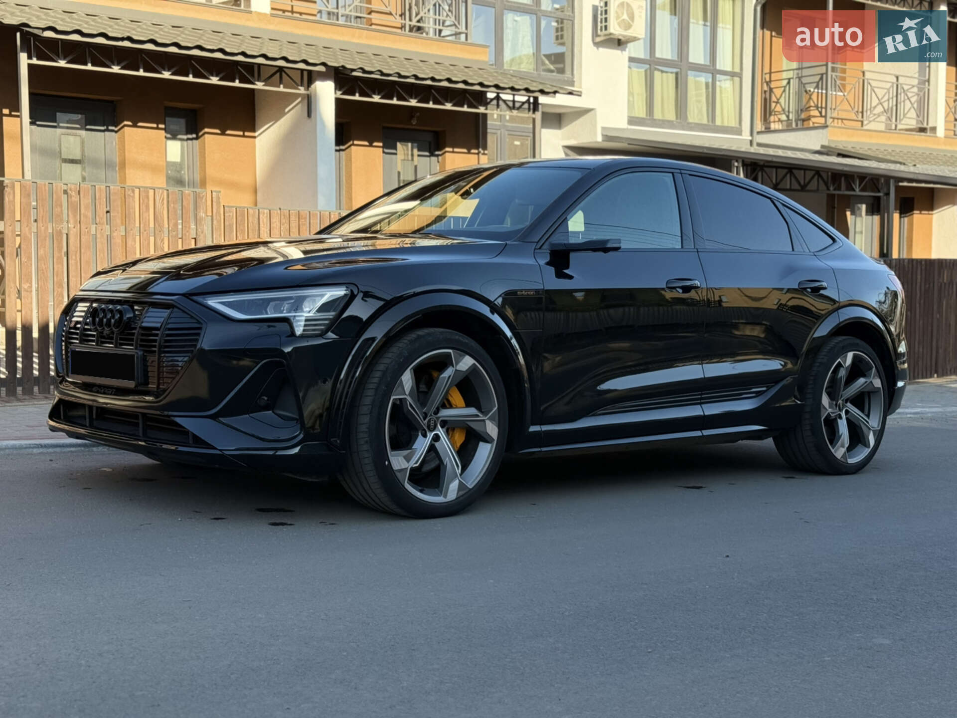 Audi e-tron 2022 VIN WAUZZZGE9NB040282 фото оголошення 12 з 28