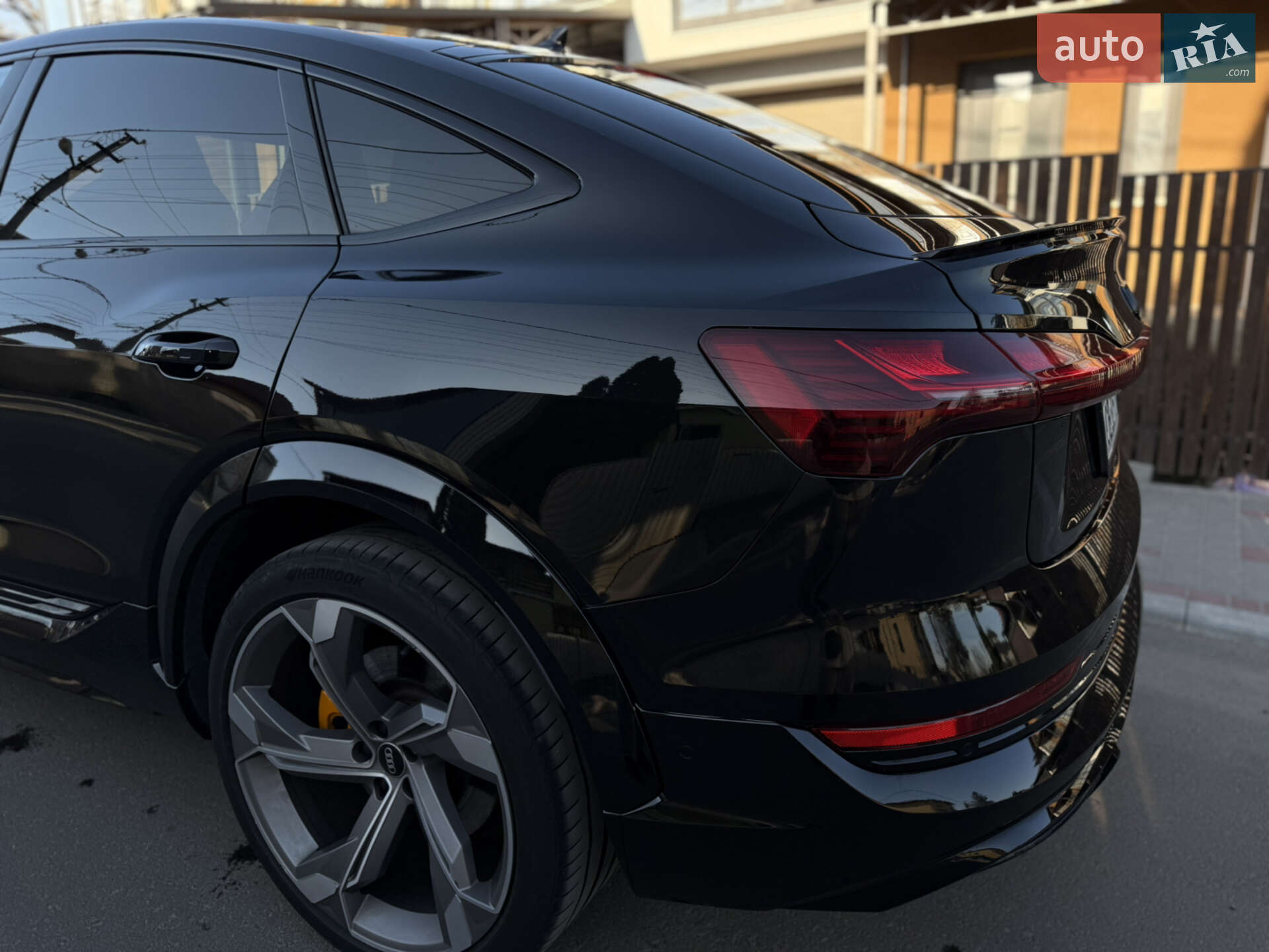 Audi e-tron 2022 VIN WAUZZZGE9NB040282 фото оголошення 13 з 28