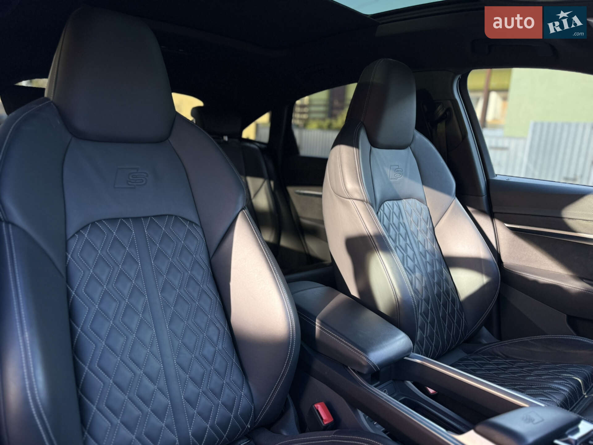 Audi e-tron 2022 VIN WAUZZZGE9NB040282 фото оголошення 16 з 28