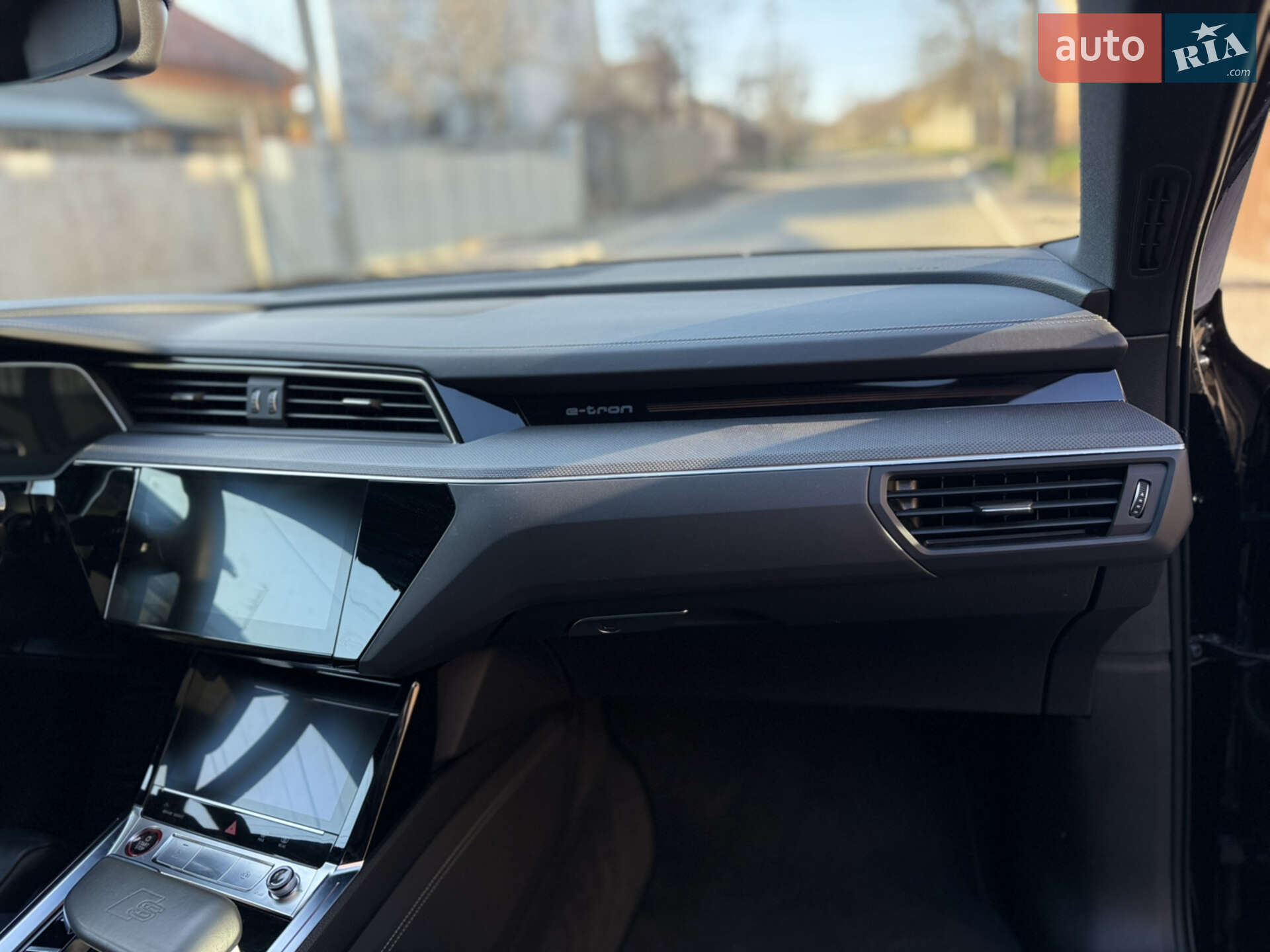 Audi e-tron 2022 VIN WAUZZZGE9NB040282 фото оголошення 19 з 28