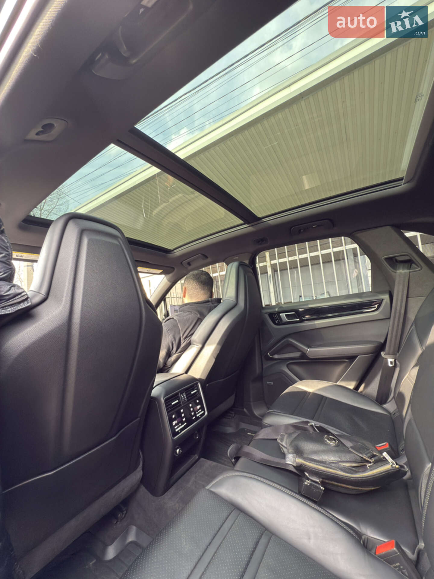 Porsche Cayenne 2018 VIN WP1AB2AY7KDA61919 фото оголошення 18 з 37