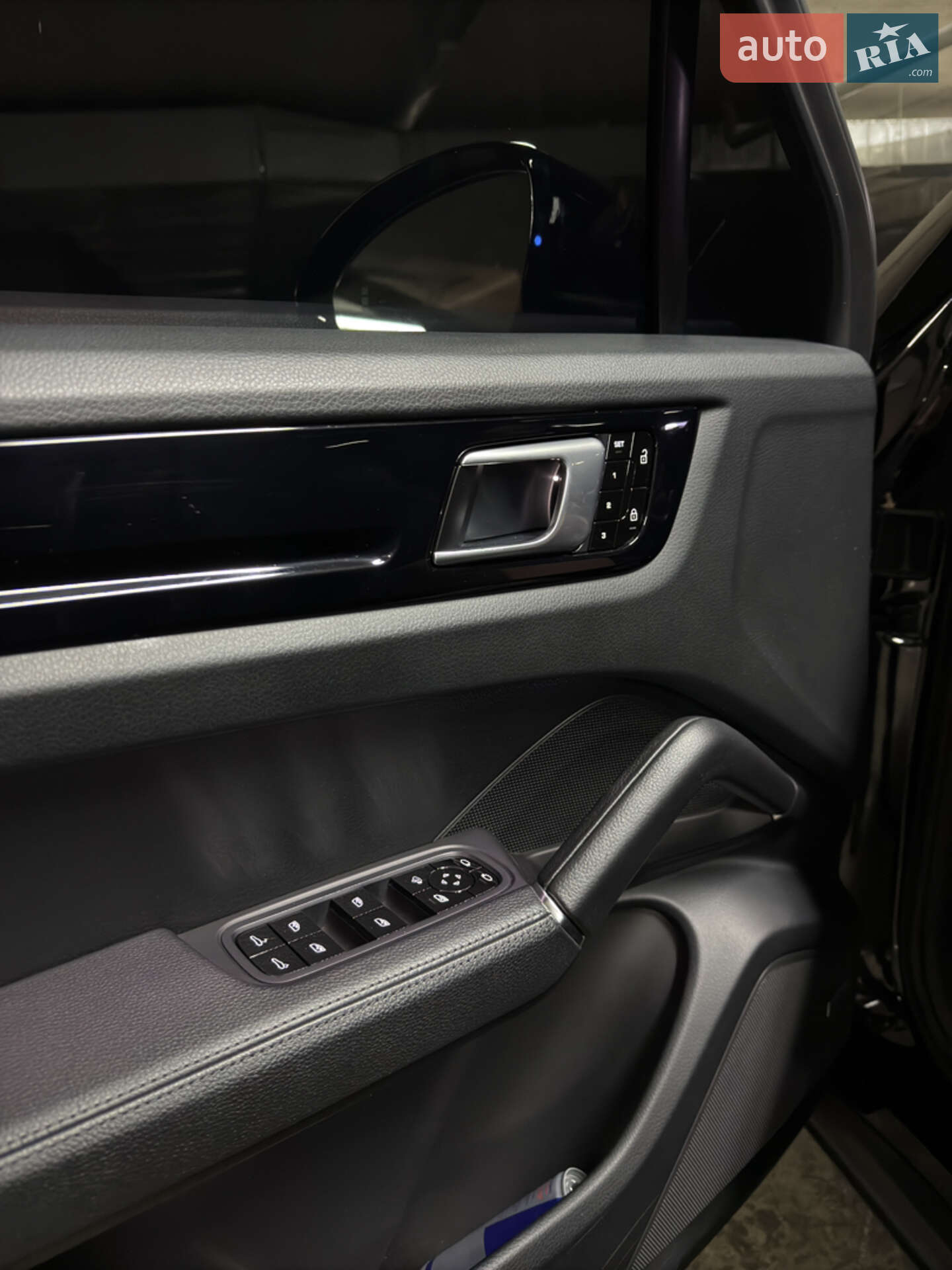 Porsche Cayenne 2018 VIN WP1AB2AY7KDA61919 фото оголошення 23 з 37