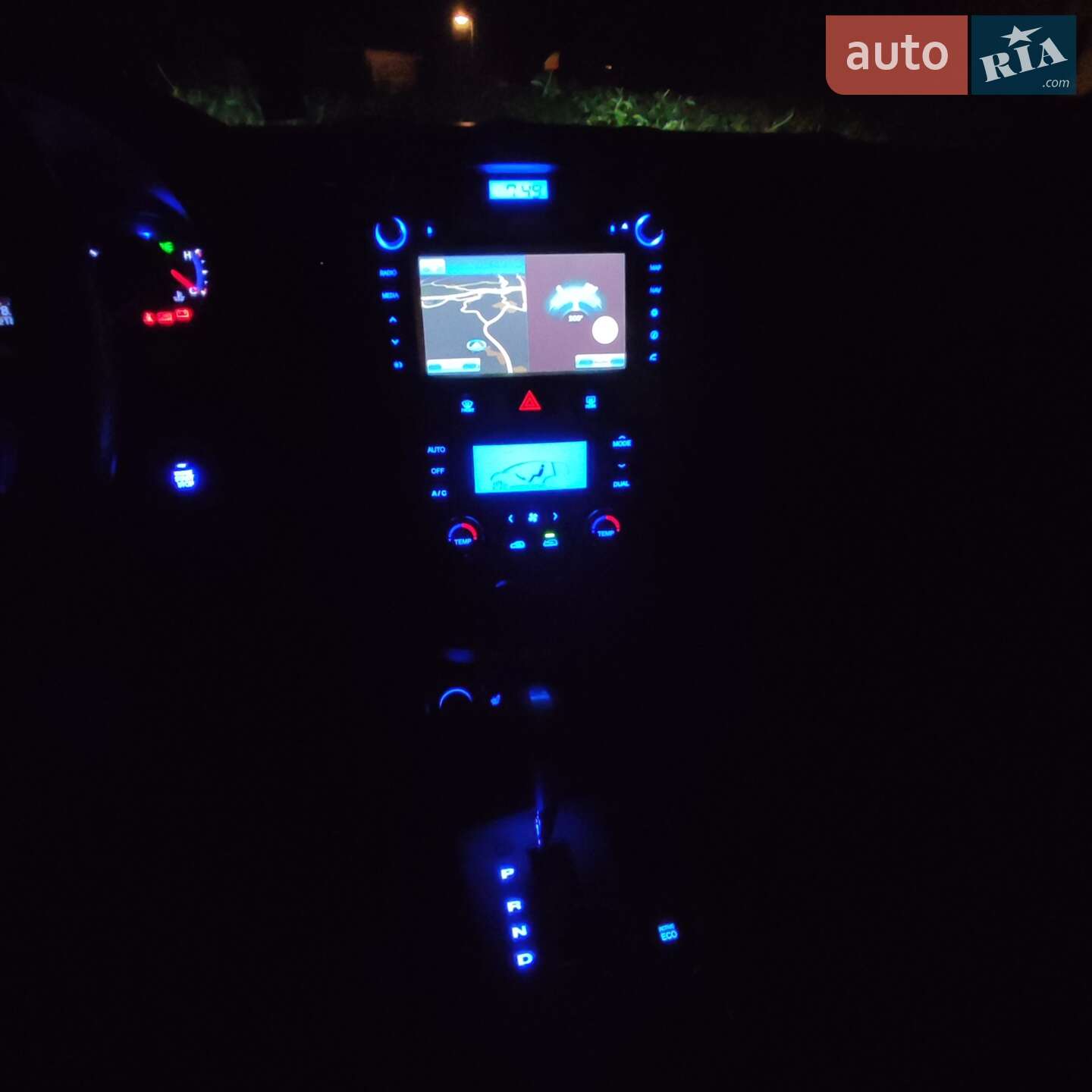 Hyundai Santa FE 2011 VIN KMHSH81XDBU769549 фото оголошення 2 з 32