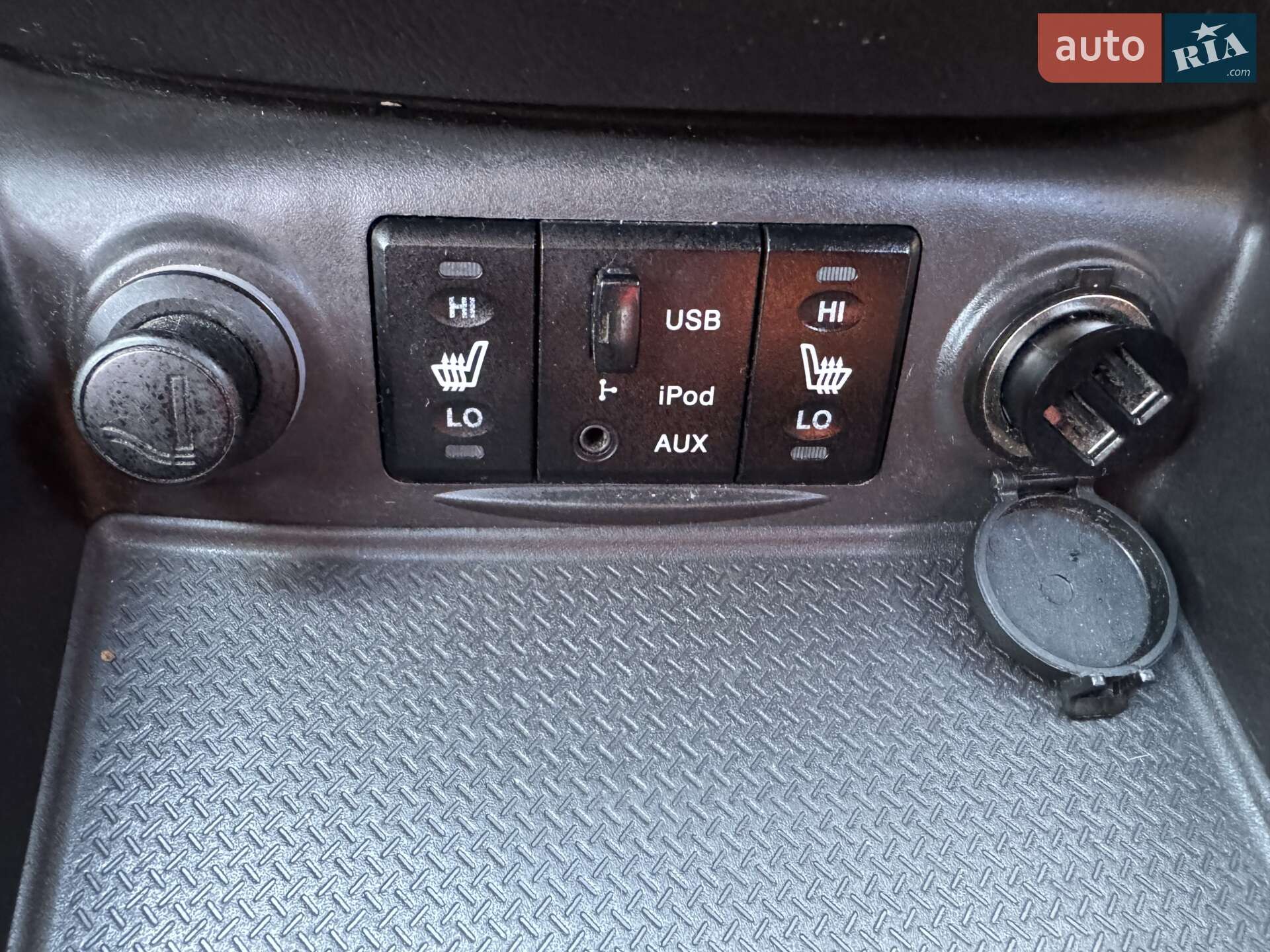 Hyundai Santa FE 2011 VIN KMHSH81XDBU769549 фото оголошення 10 з 32