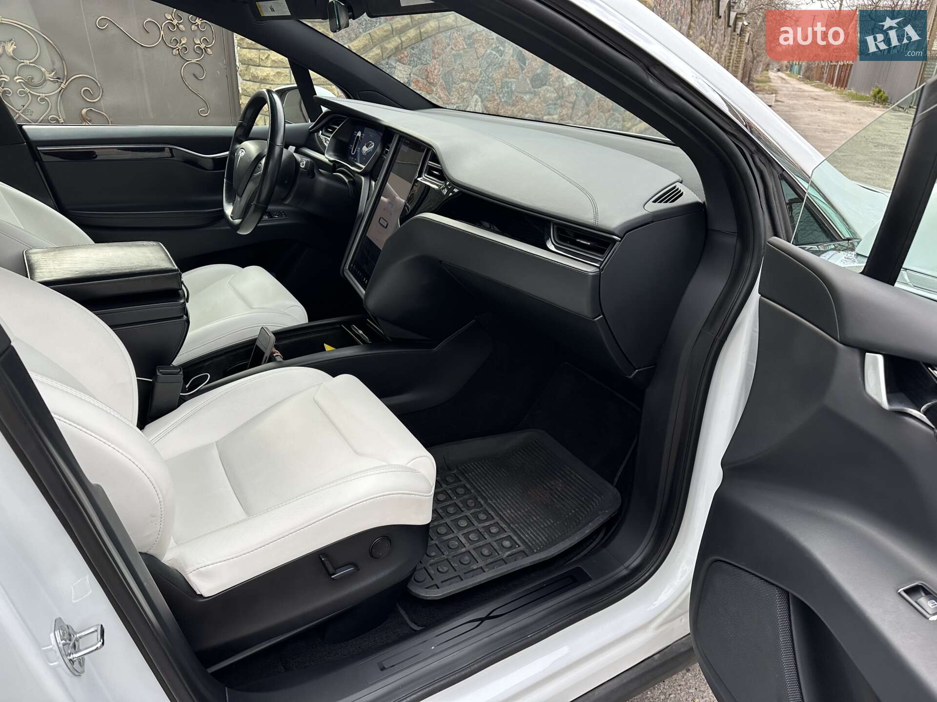 Tesla Model X 2018 VIN 5YJXCAE21JF139983 фото оголошення 39 з 46