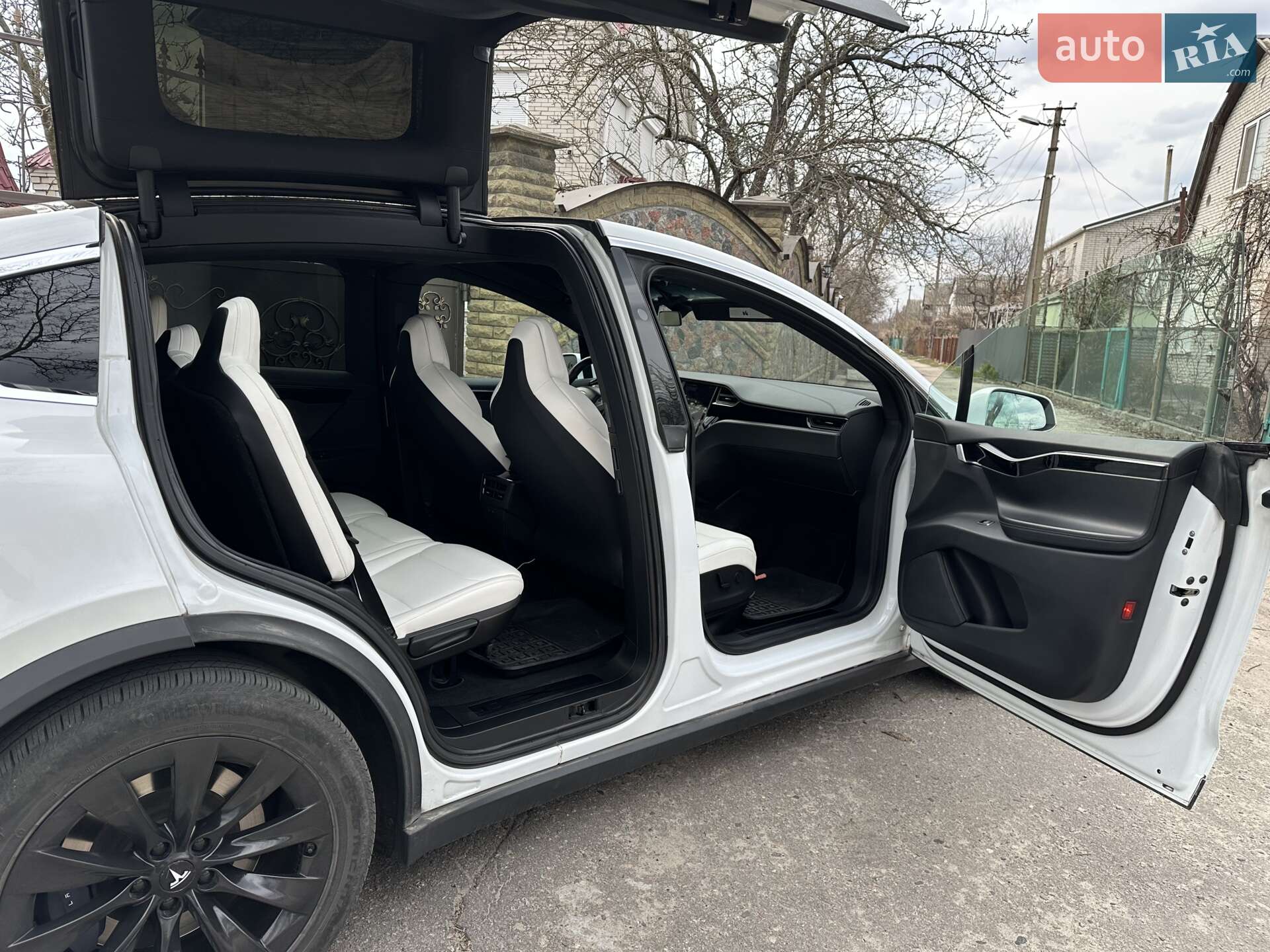 Tesla Model X 2018 VIN 5YJXCAE21JF139983 фото оголошення 41 з 46