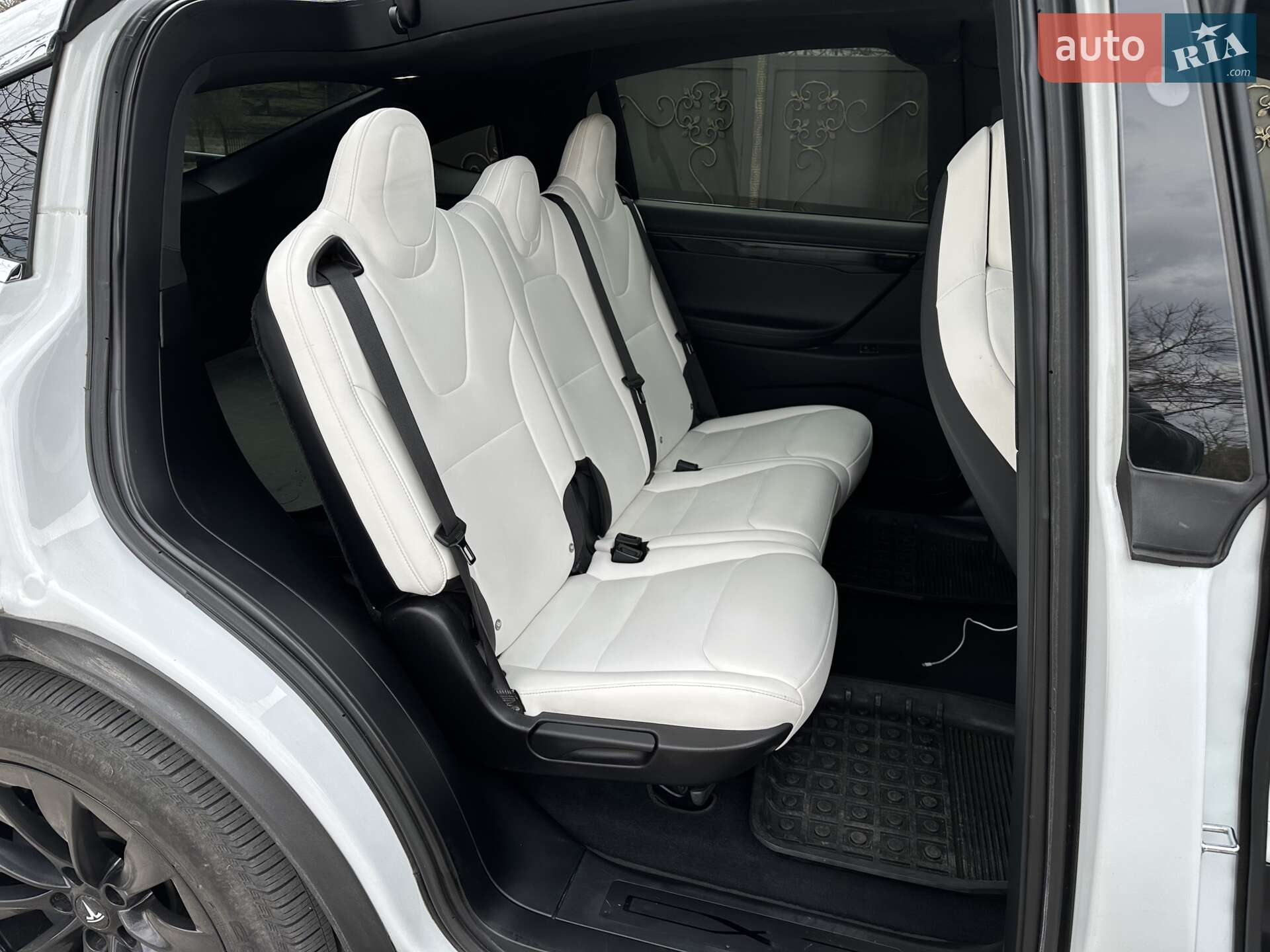 Tesla Model X 2018 VIN 5YJXCAE21JF139983 фото оголошення 42 з 46