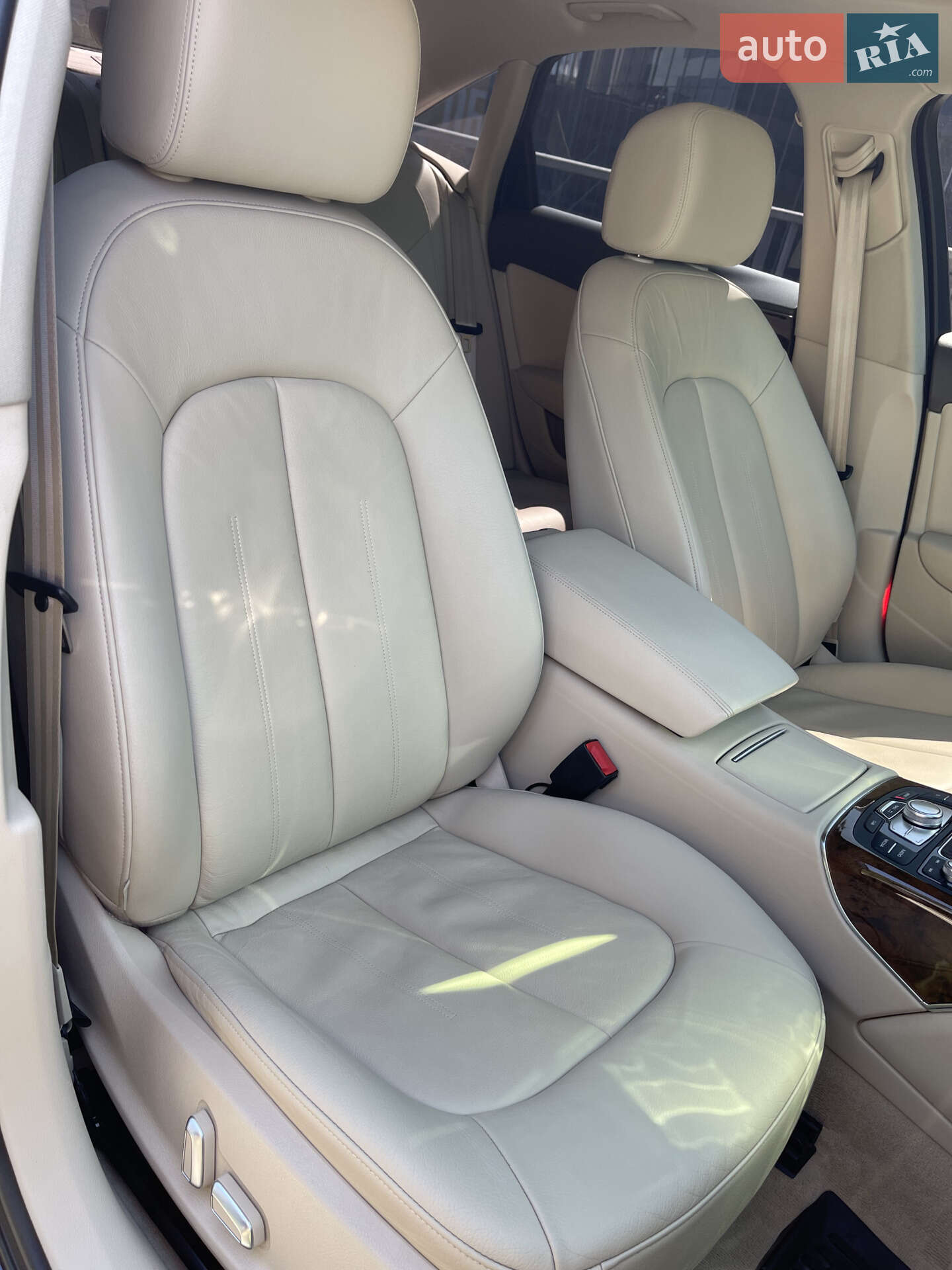 Audi A6 2015 VIN WAUFGAFC4GN070088 фото оголошення 31 з 50